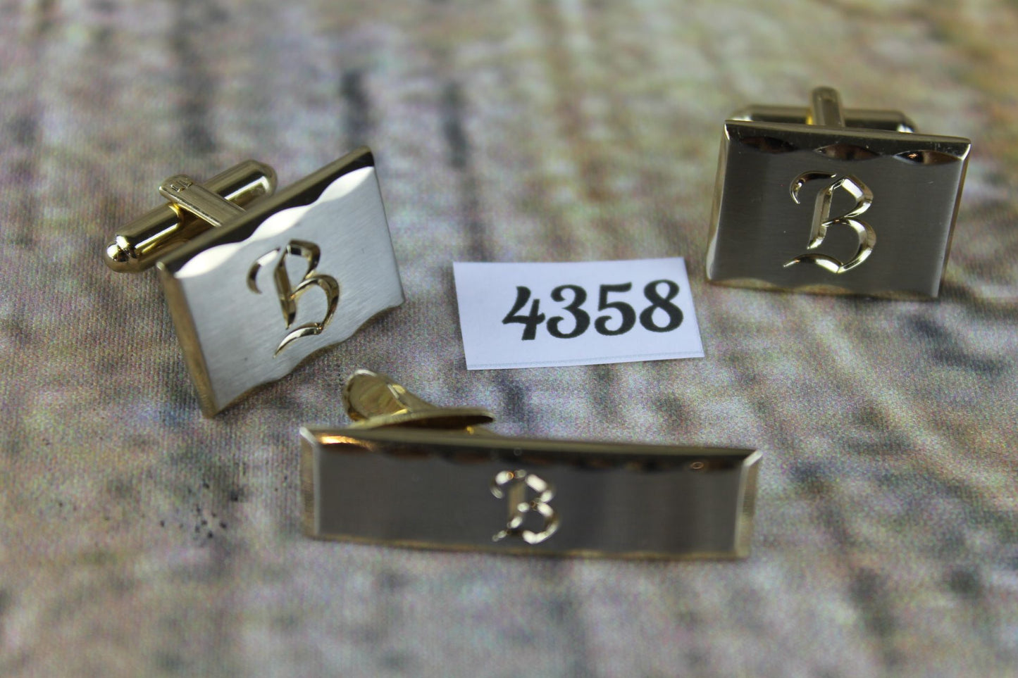 Vintage Hickok USA initial B matching oblong gold metal cufflinks and tie clip