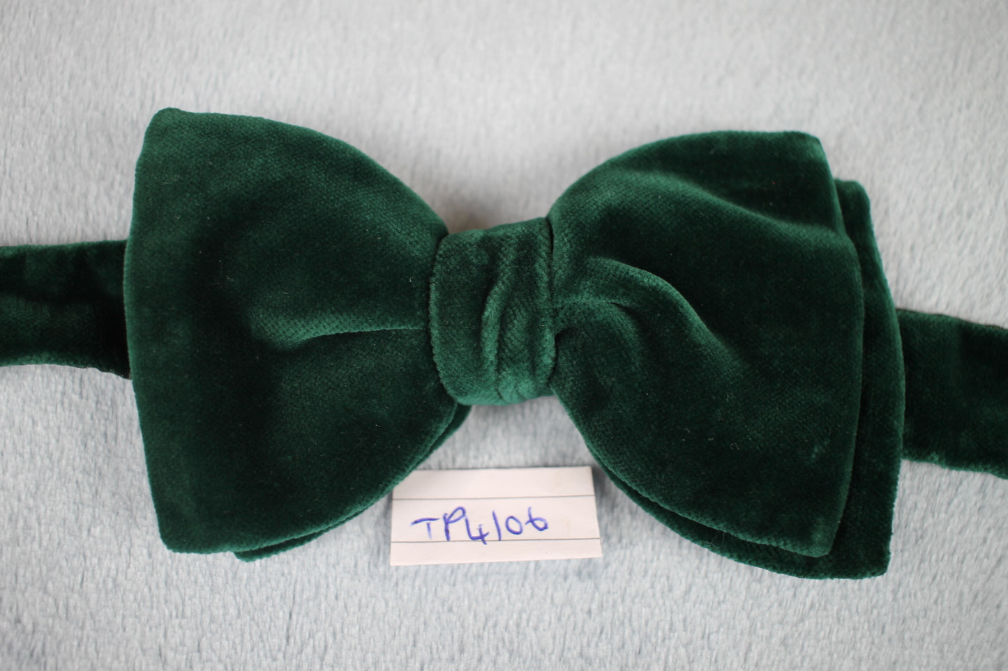 Vintage pre-tied classic green velvet bow tie adjustable