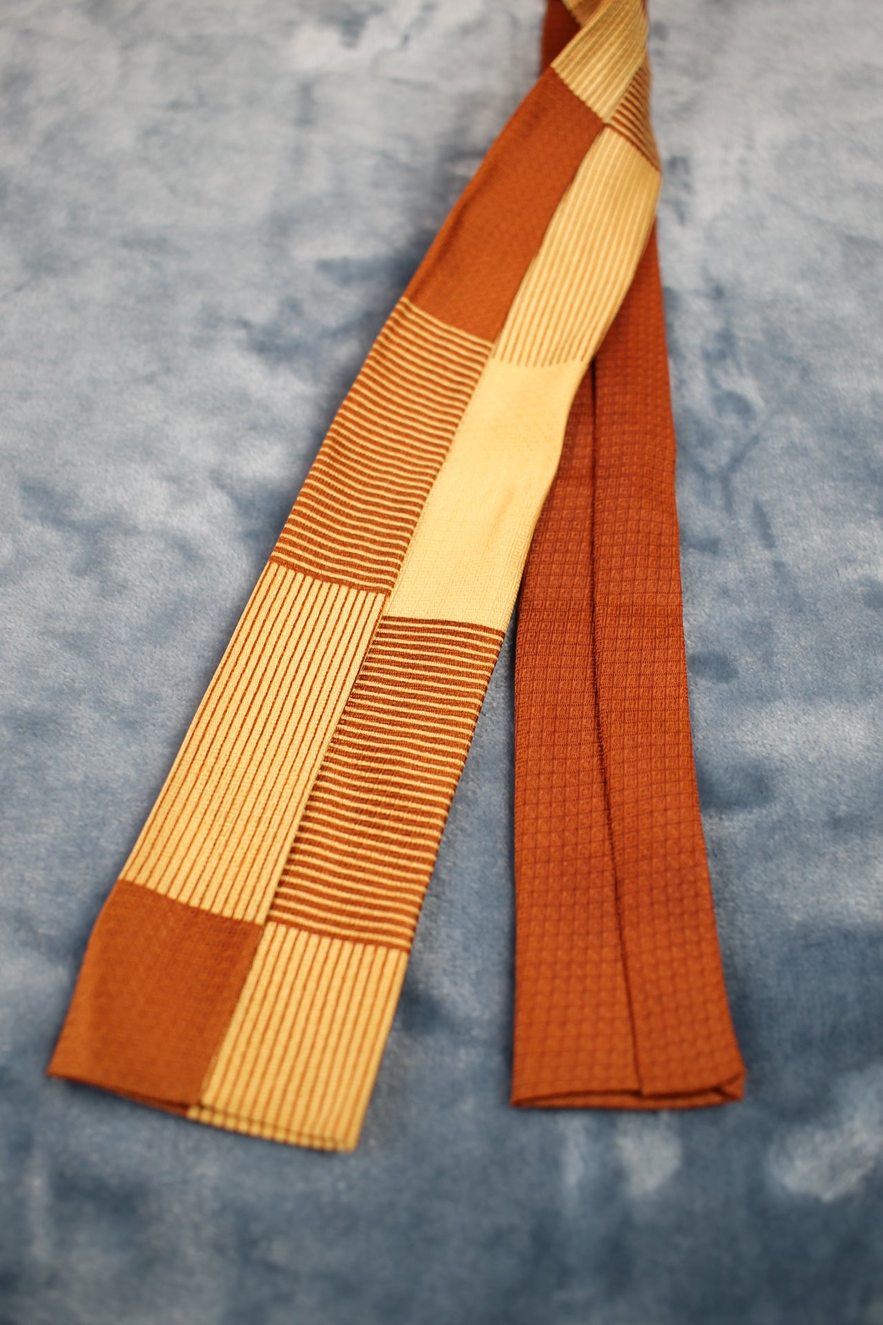 Vintage Bronze Gold Striped Blocks Circle Motifs Square End Skinny Tie 1940s/50s