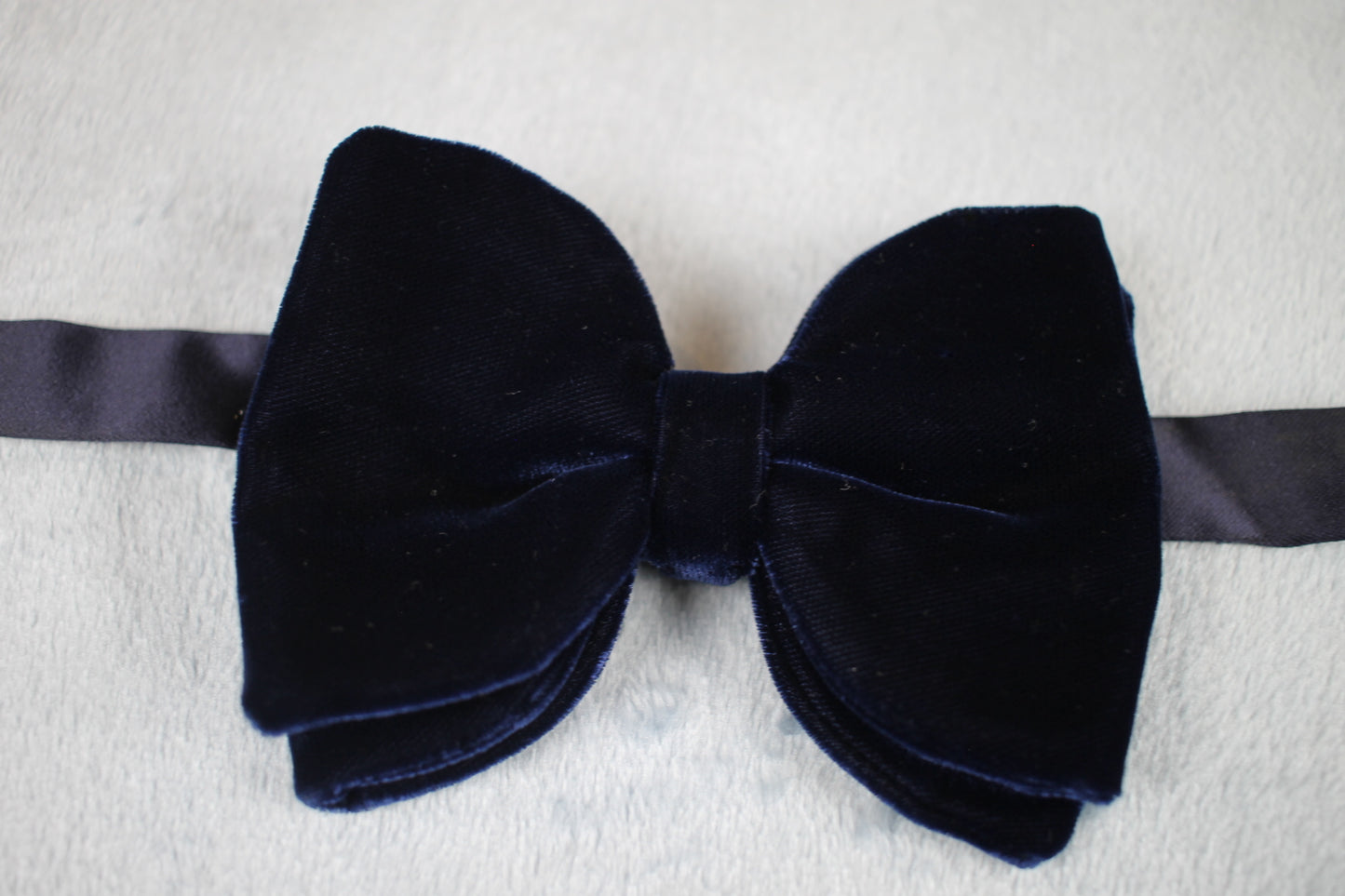 Vintage pre-tied classic large blue velvet bow tie adjustable