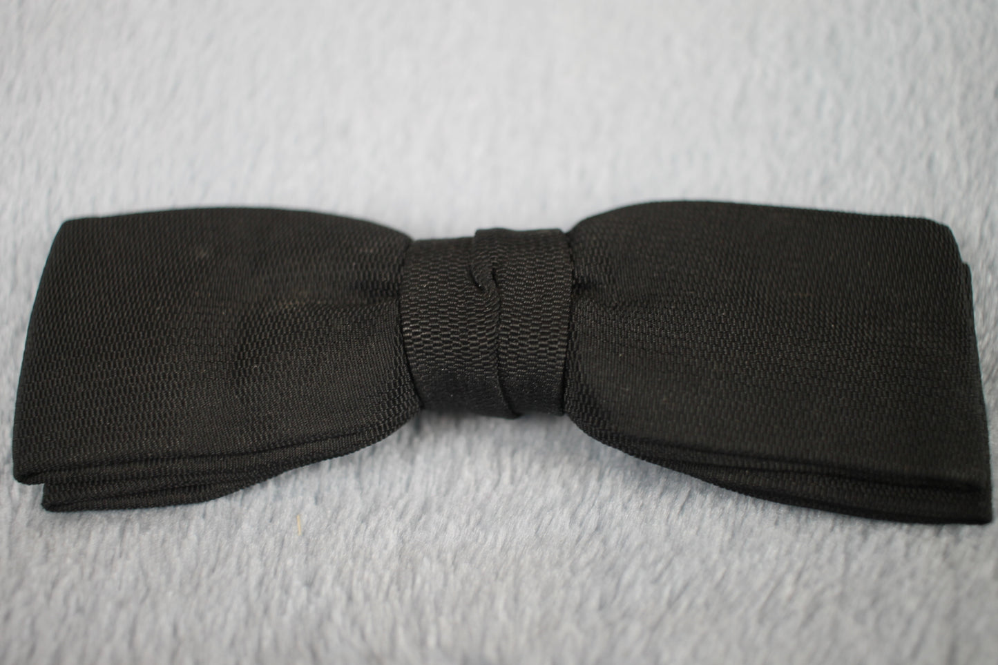 Vintage classic black textured clip on bow tie