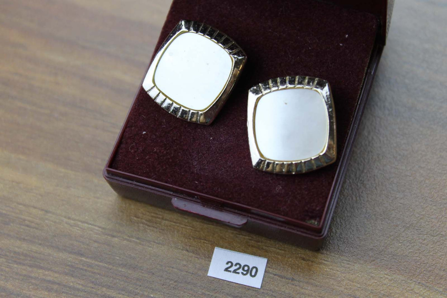 Vintage gold metal oyster pearly glass square chain connect cuff links
