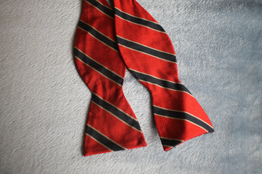 Vintage The Foursome Inc self tie thistle end red blue striped pattern bow tie adjustable