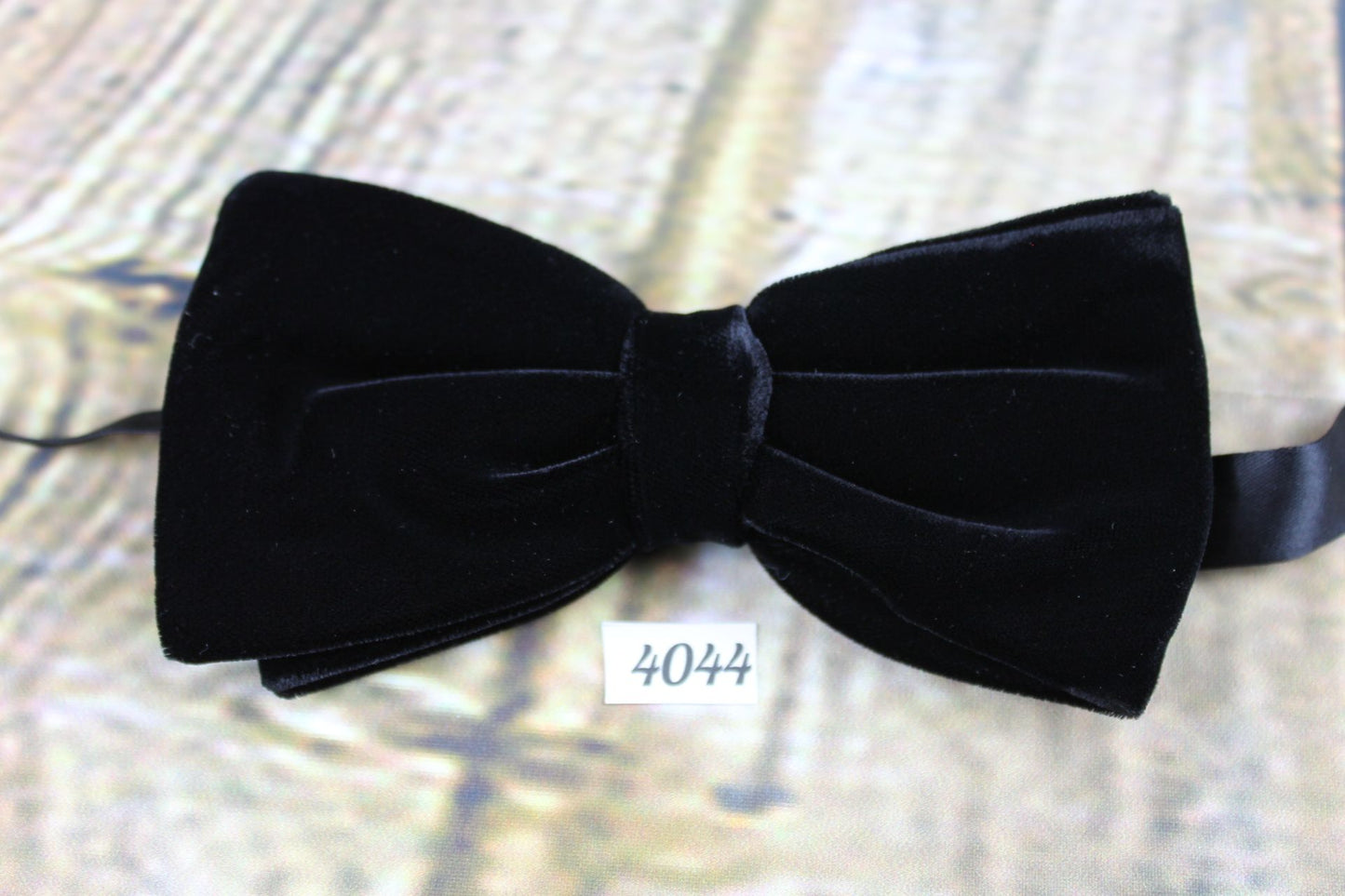 Vintage 1970s Classic Black Velvet Pre Tied Bow Tie Adjustable
