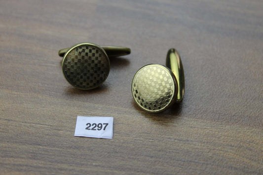 Vintage Embossed Gold Metal Round Chain Connect Cuff Links 1950s