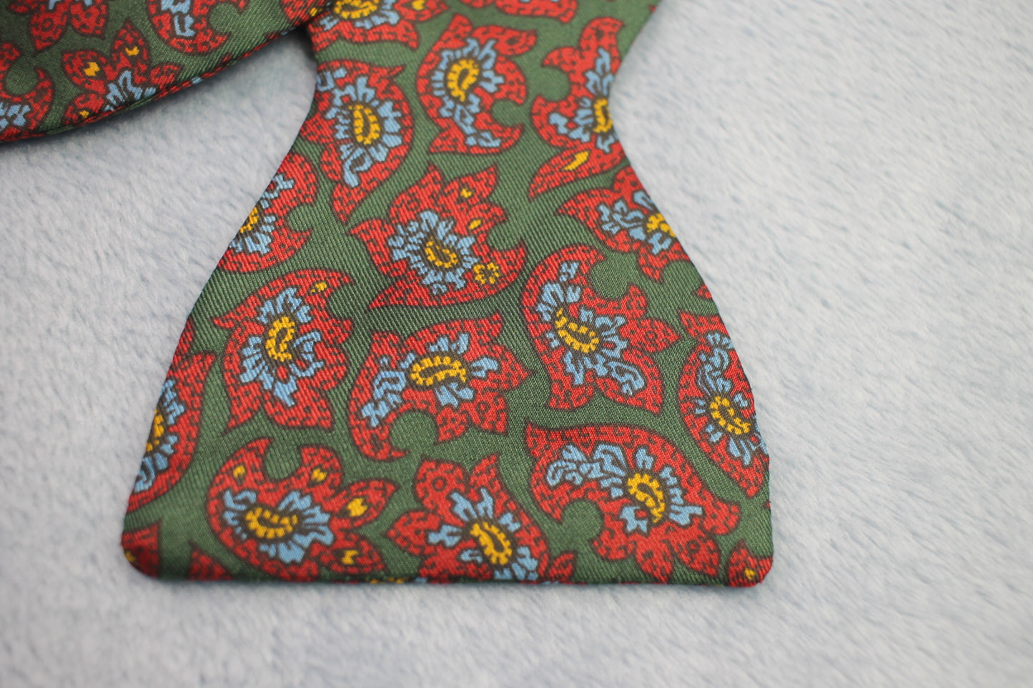 Vintage self tie thistle end red green blue pattern bow tie adjustable