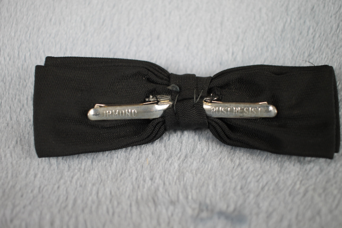 Vintage classic black textured clip on bow tie