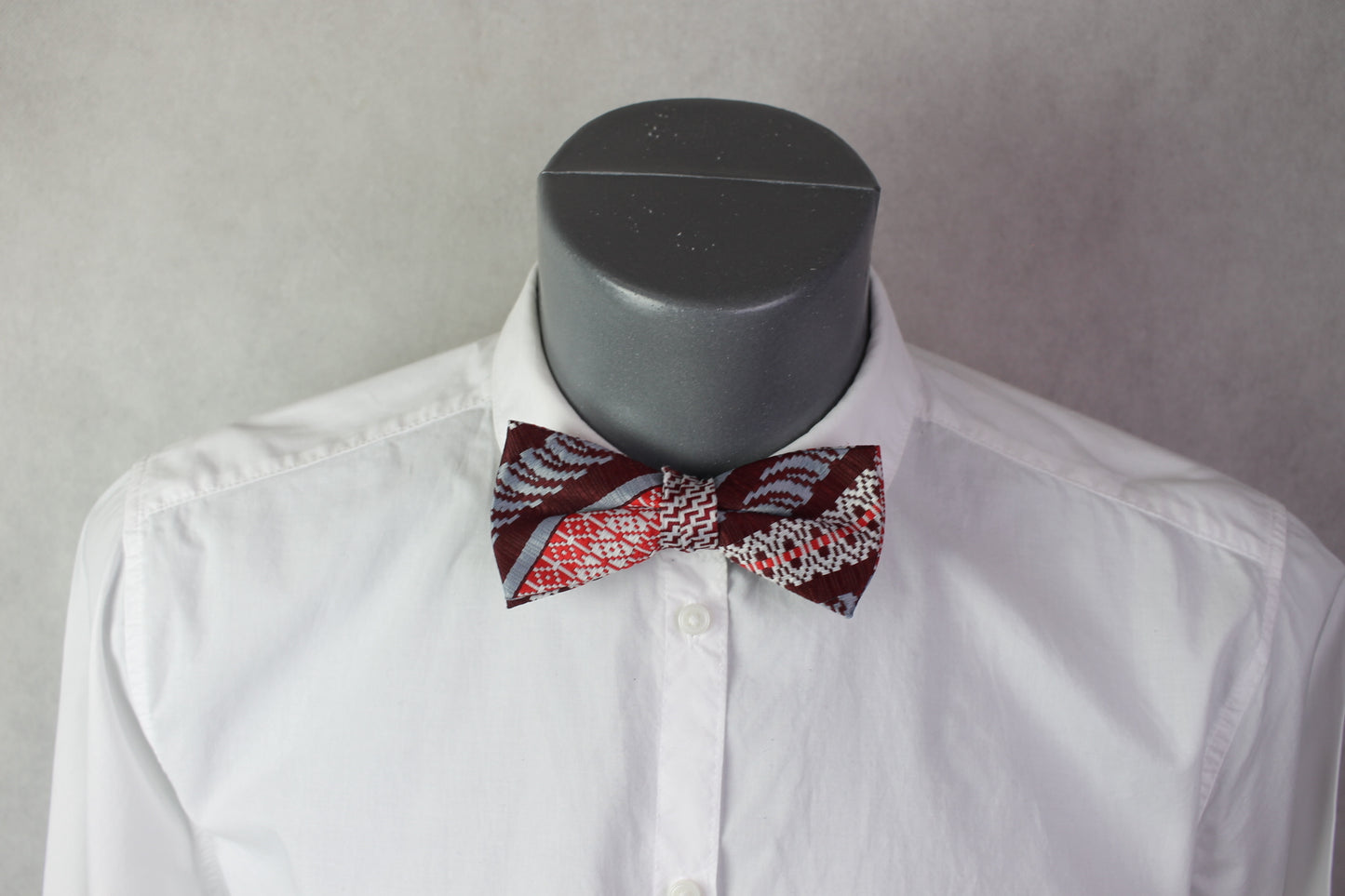 Vintage pre-tied clip on grey 2 tone red pattern bow tie