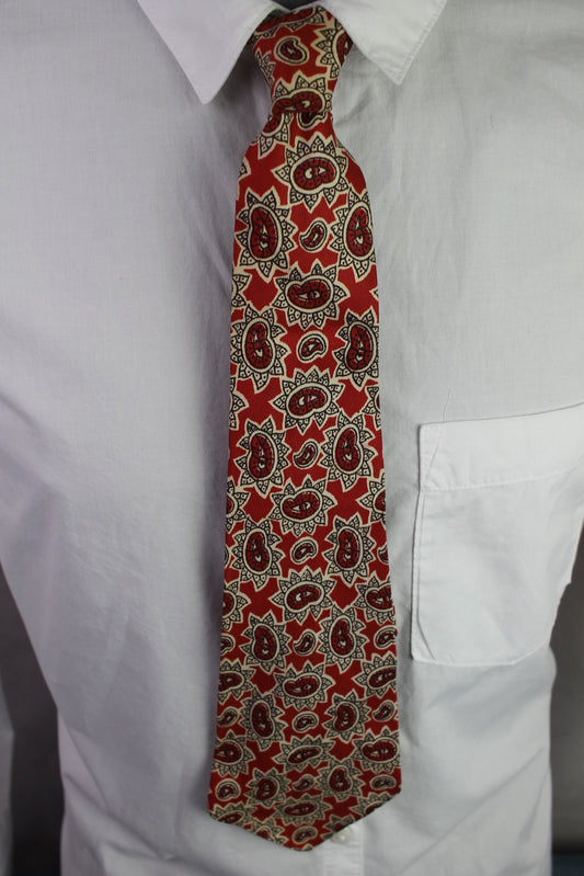 Vintage Wolffs 2 tone red white flower pattern swing tie