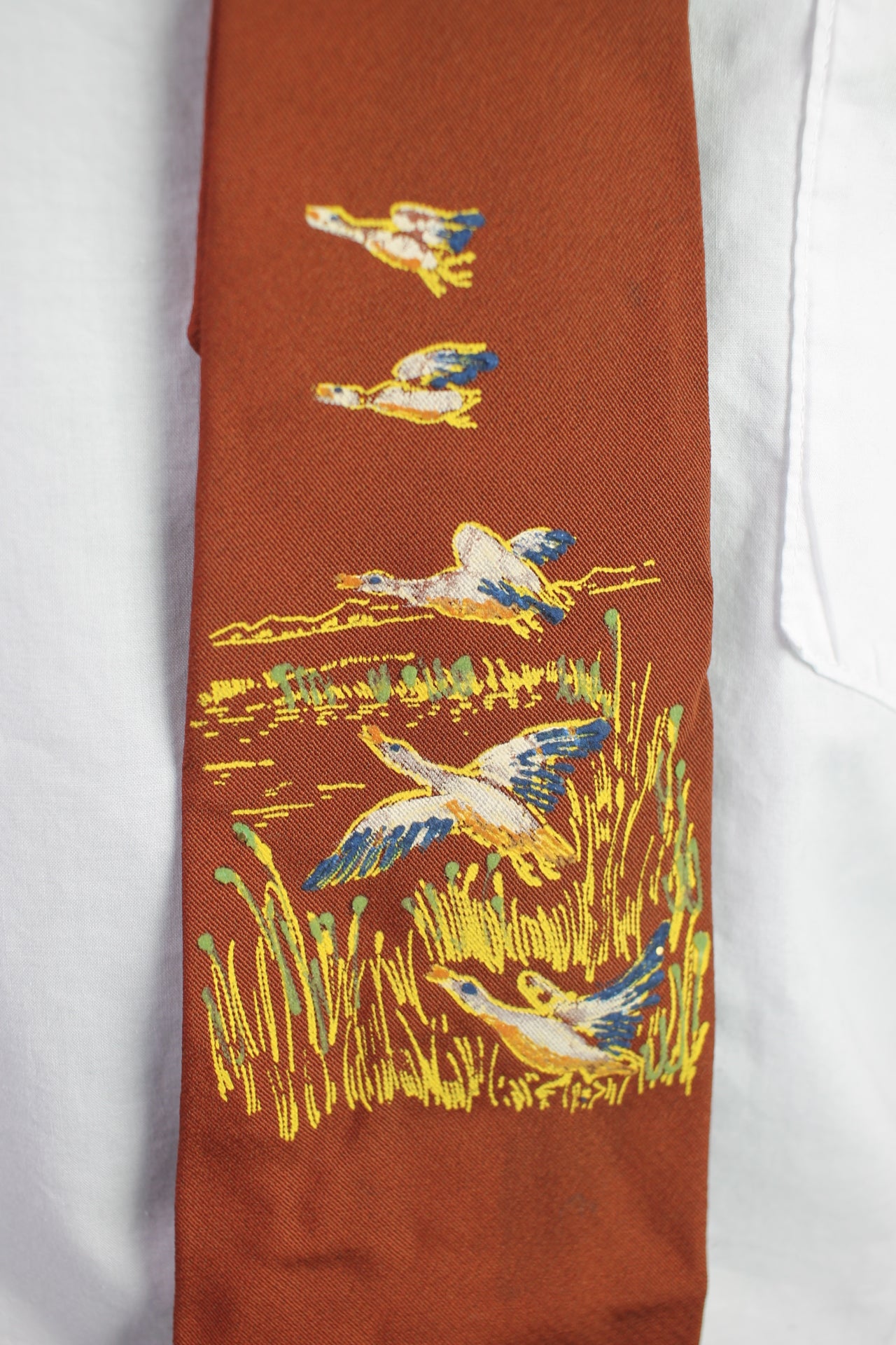 Vintage Pilgrim brown ducks flying scene pattern tie