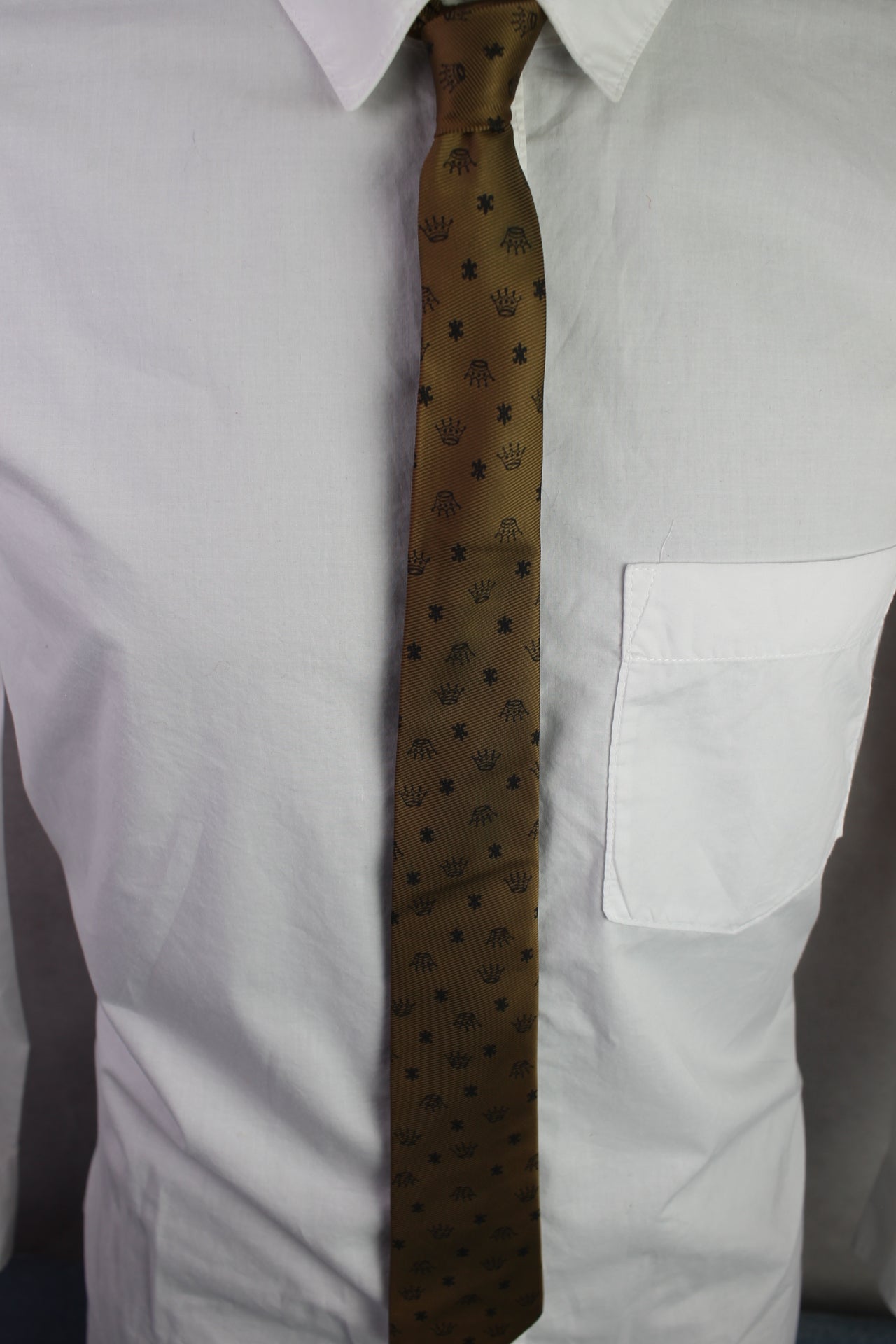 Vintage gold black crown motifs pattern skinny tie