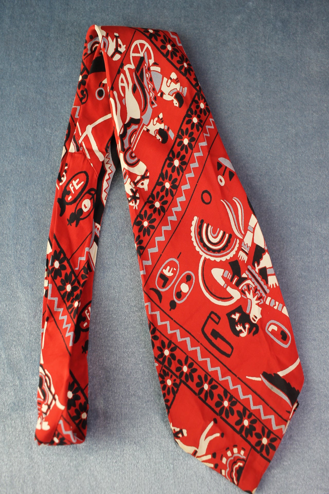 Vintage Ace of California red black Egyptian pattern swing tie