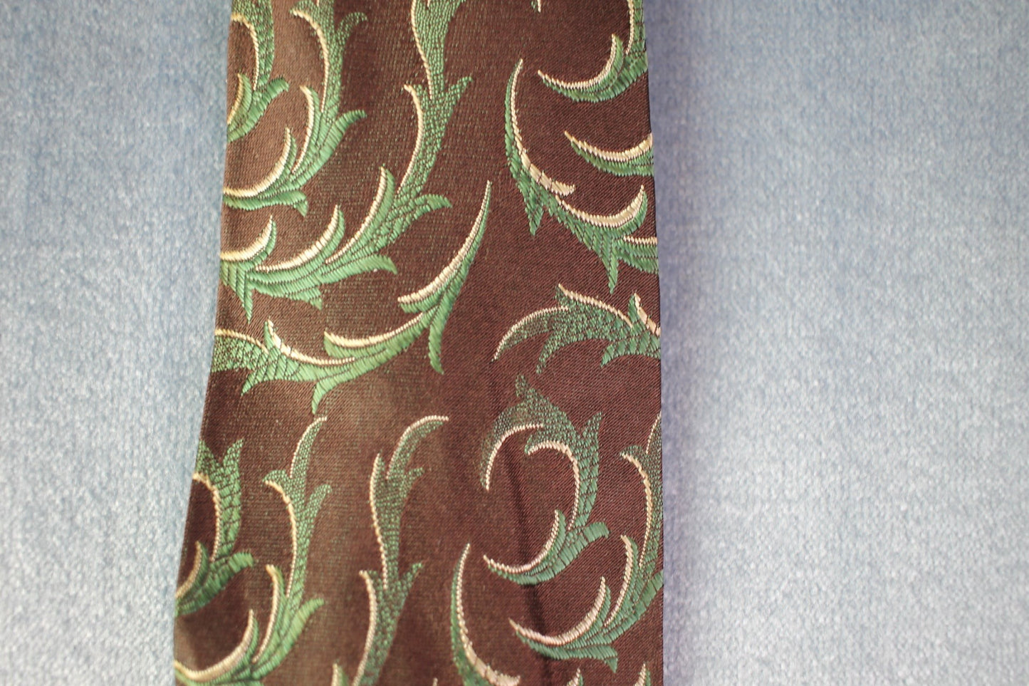 Vintage 1940s/50s brown green cream pattern swing tie