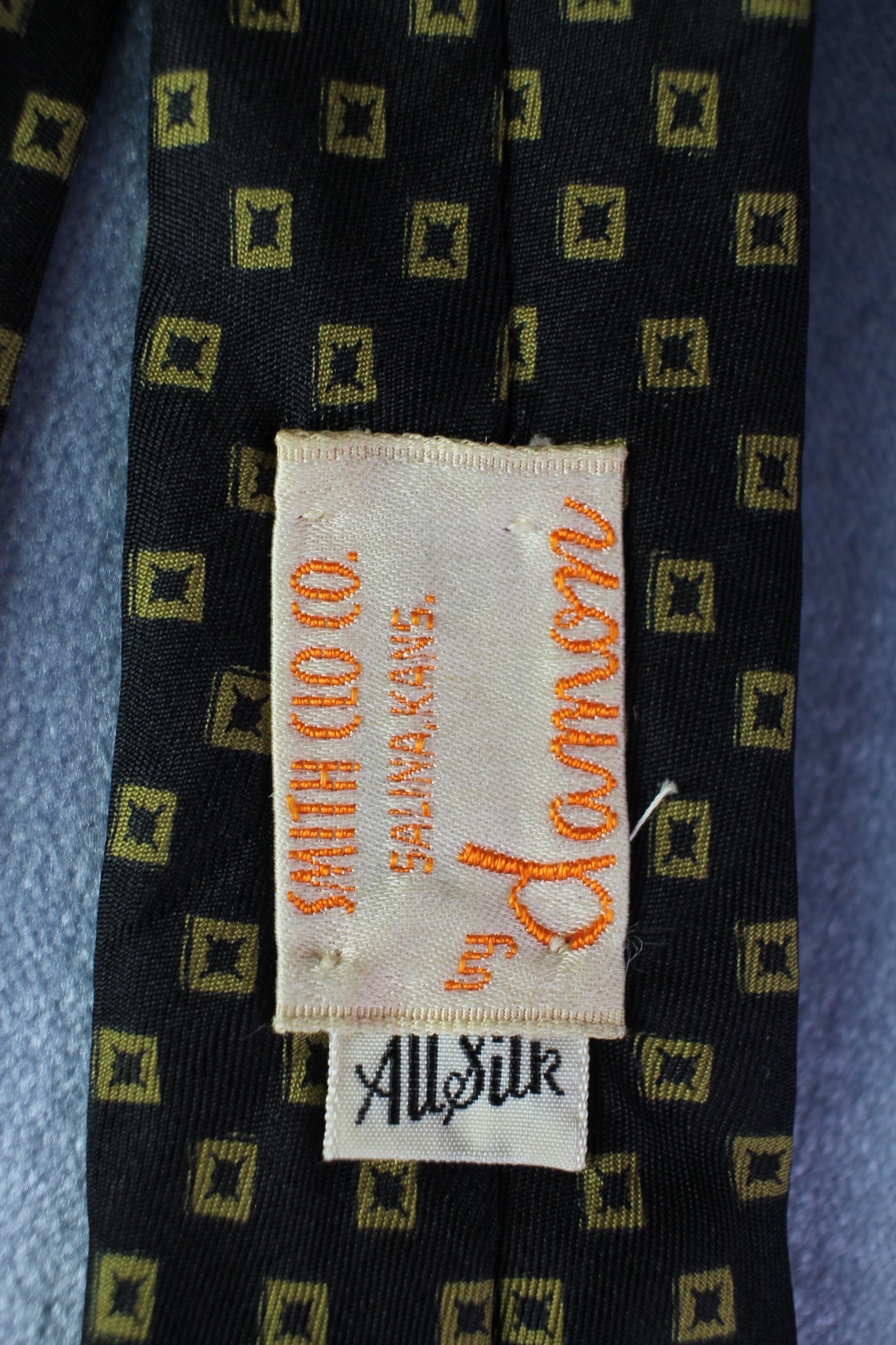 Vintage Smith Clo Co all silk black gold squares pattern skinny tie