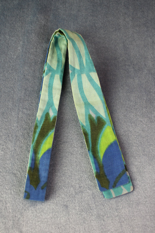 Vintage self tie paddle end blues greens pattern bow tie