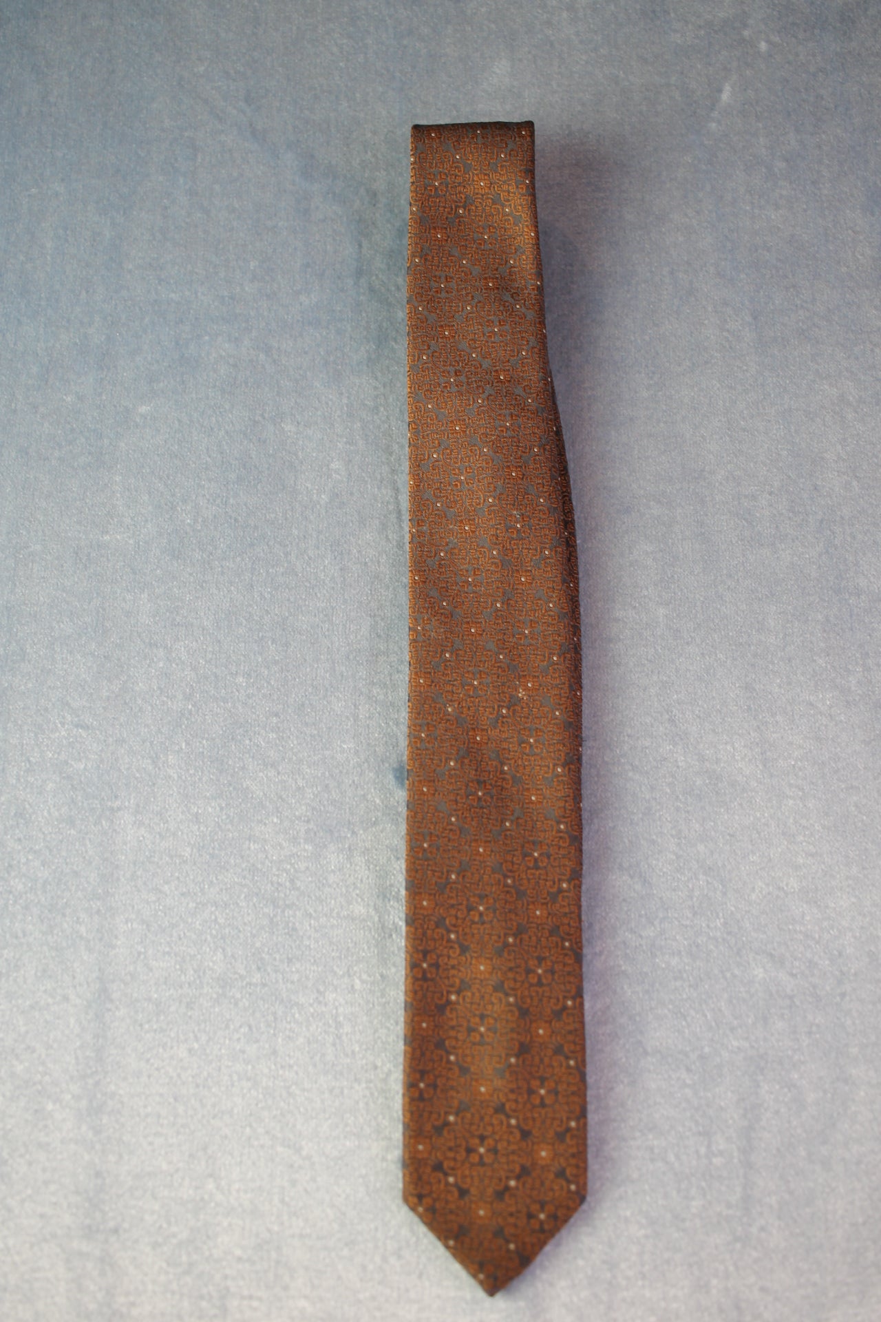 Vintage Netherlands made brown patterned skinny tie