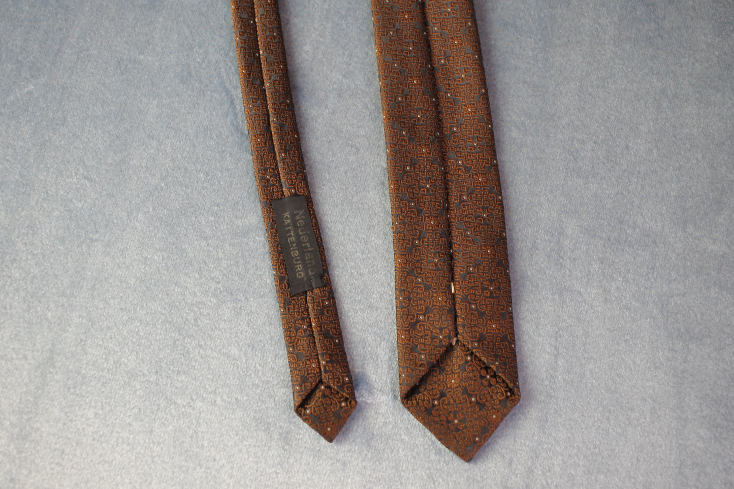 Vintage Netherlands made brown patterned skinny tie