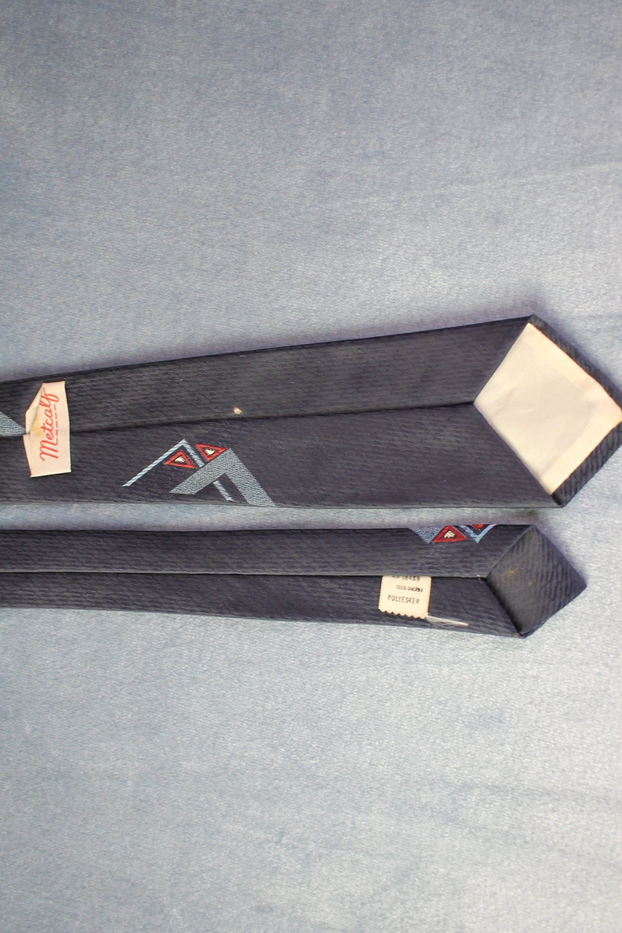 Vintage Metcalf blue grey red motif skinny tie