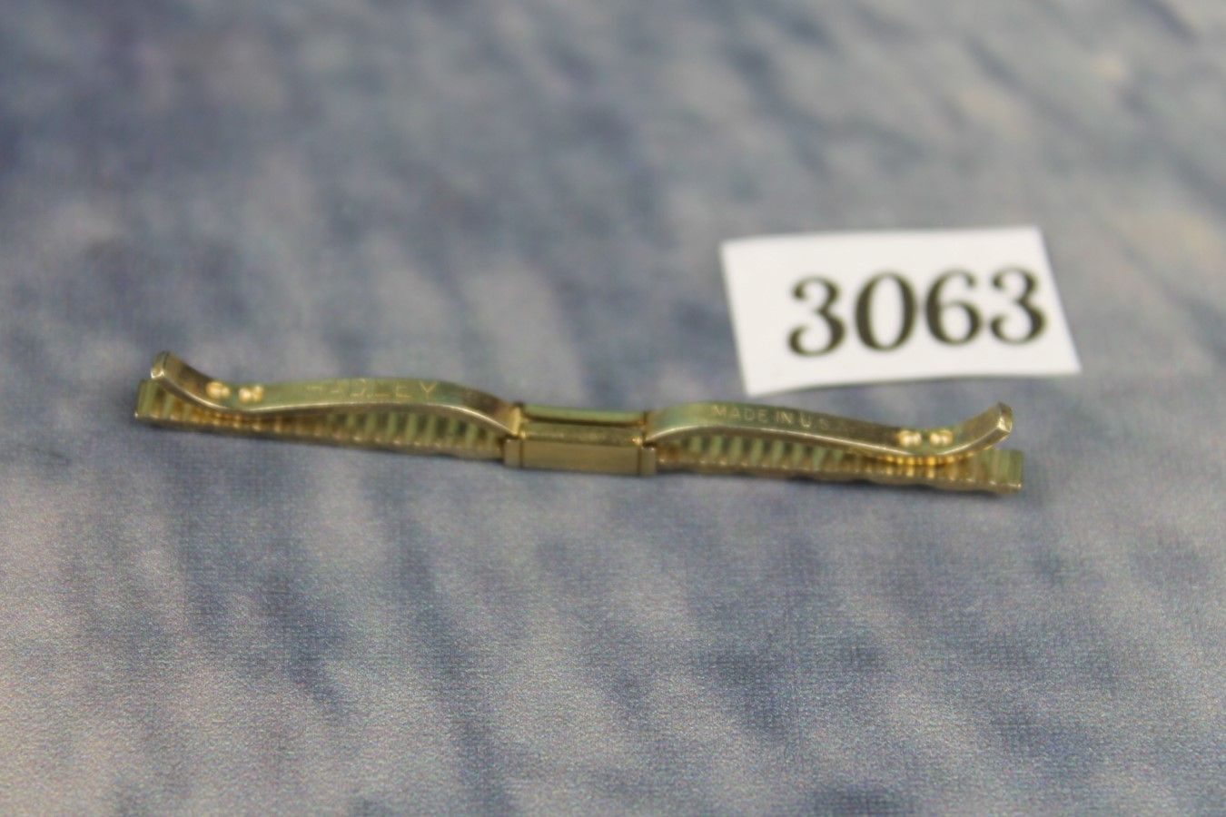 Vintage Hadley Gold Metal Collar Bar Clip Holder