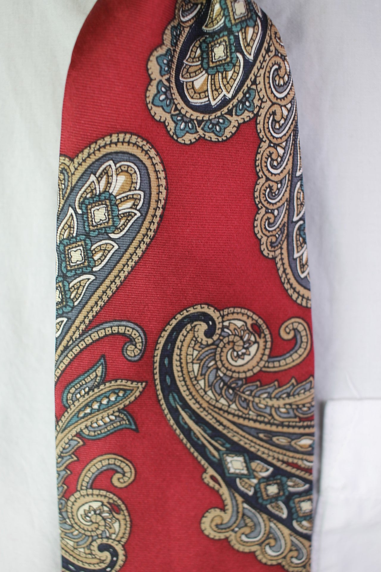 Vintage Franco Baretta 100% silk red gold green paisley pattern tie