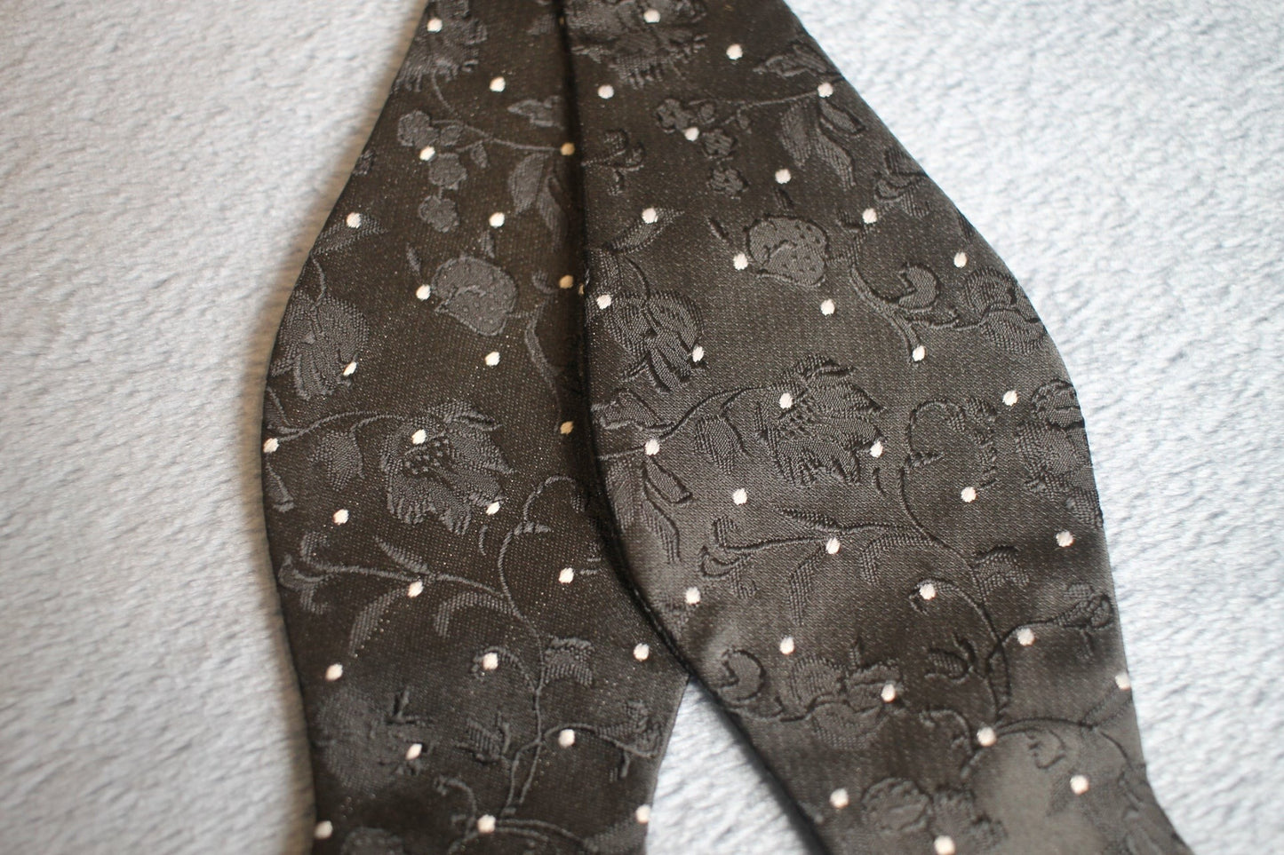 Vintage self tie thistle end 100% silk black jacquard white spots pattern bow tie adjustable