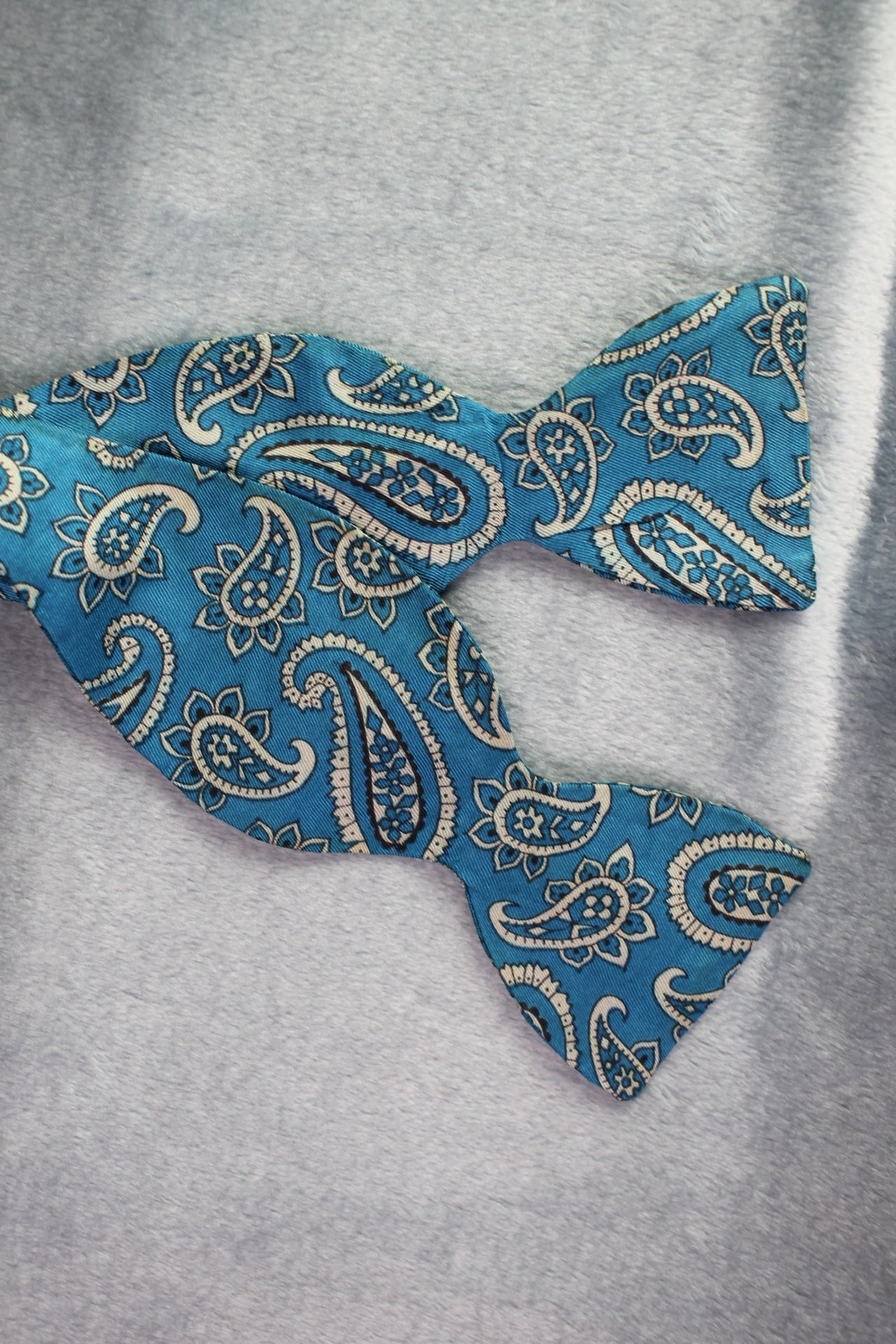 Vintage self tie thistle end blue white pattern bow tie adjustable