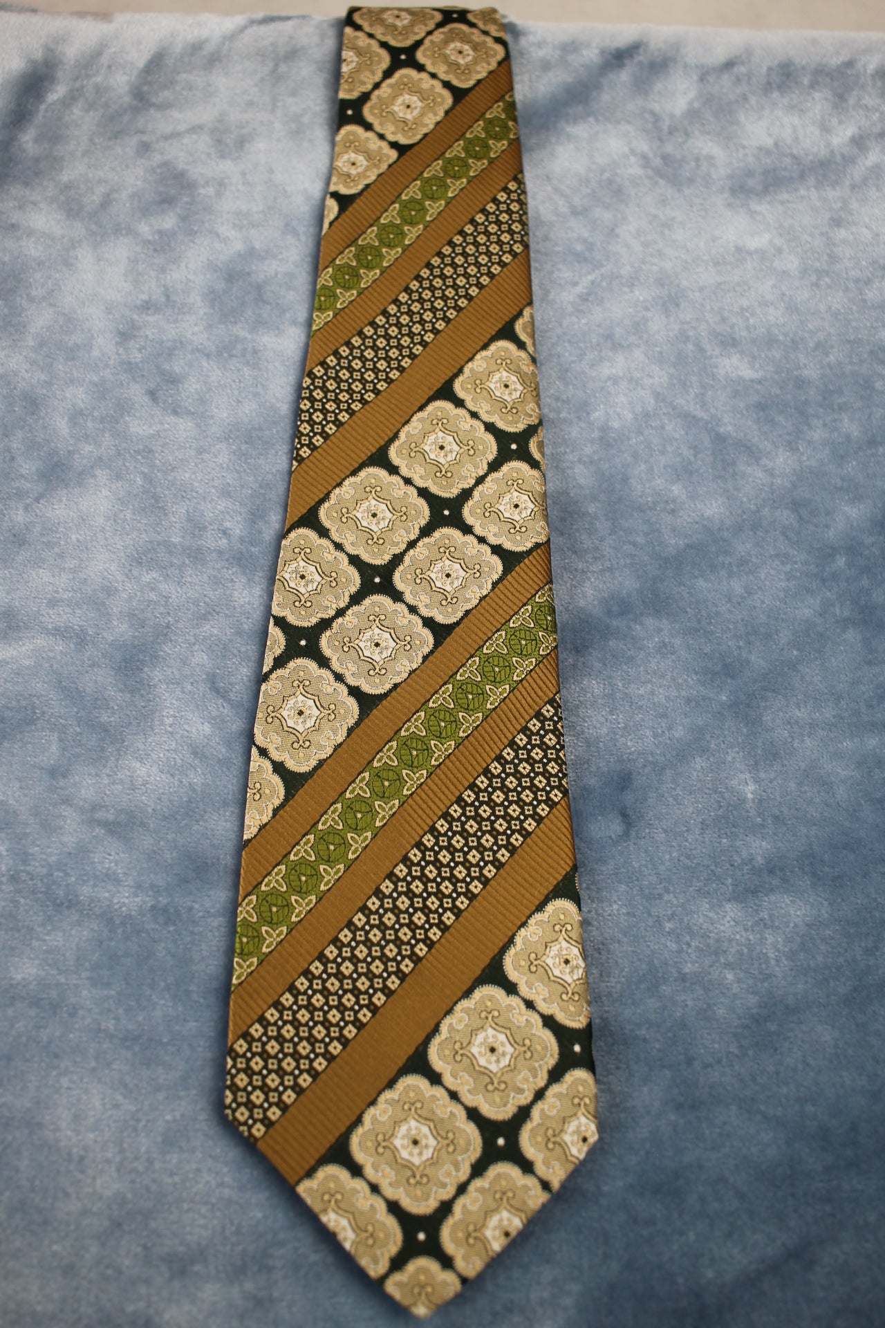 Vintage Tootal 1960s green pattern kipper tie