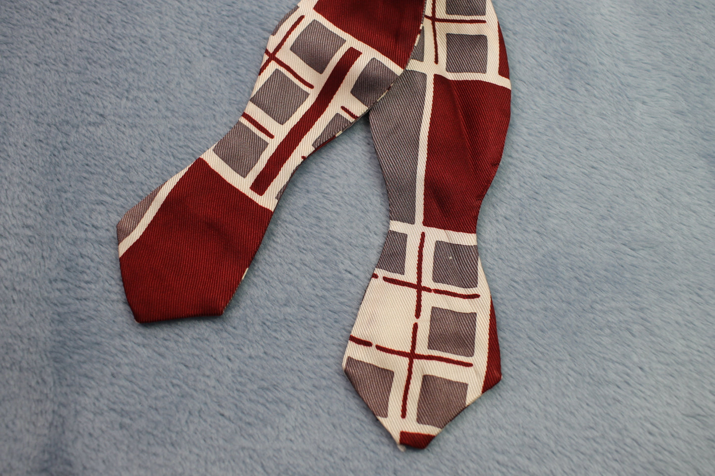 Vintage self tie arrow end red white grey pattern bow tie adjustable