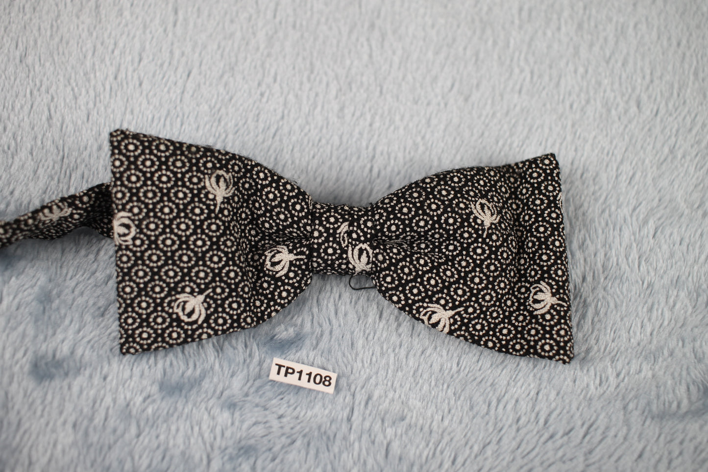 Vintage pre-tied black white motif pattern bow tie adjustable