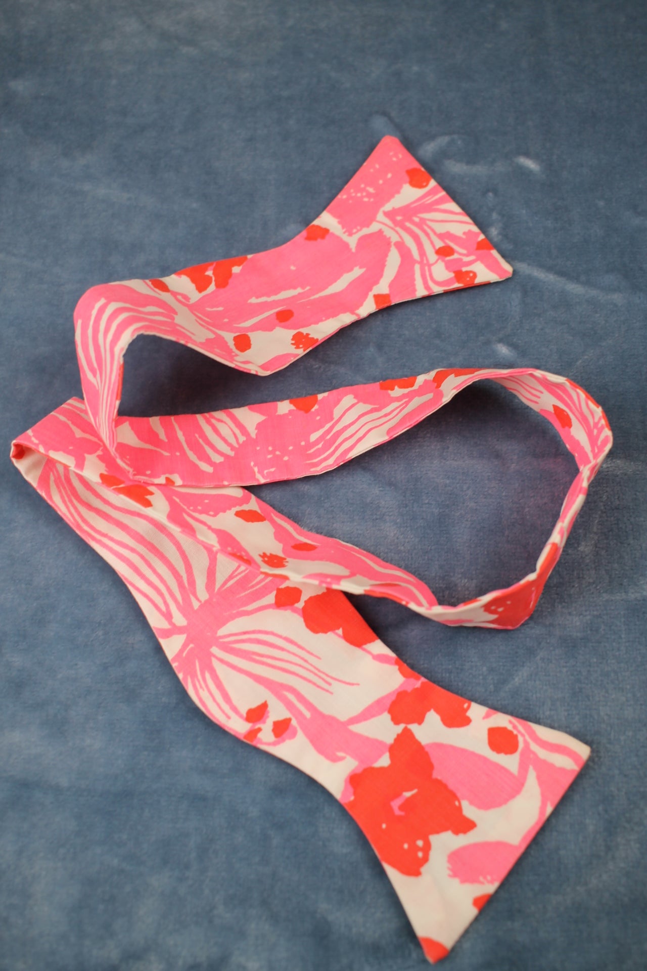 Vintage self tie thistle end pink white pattern bow tie