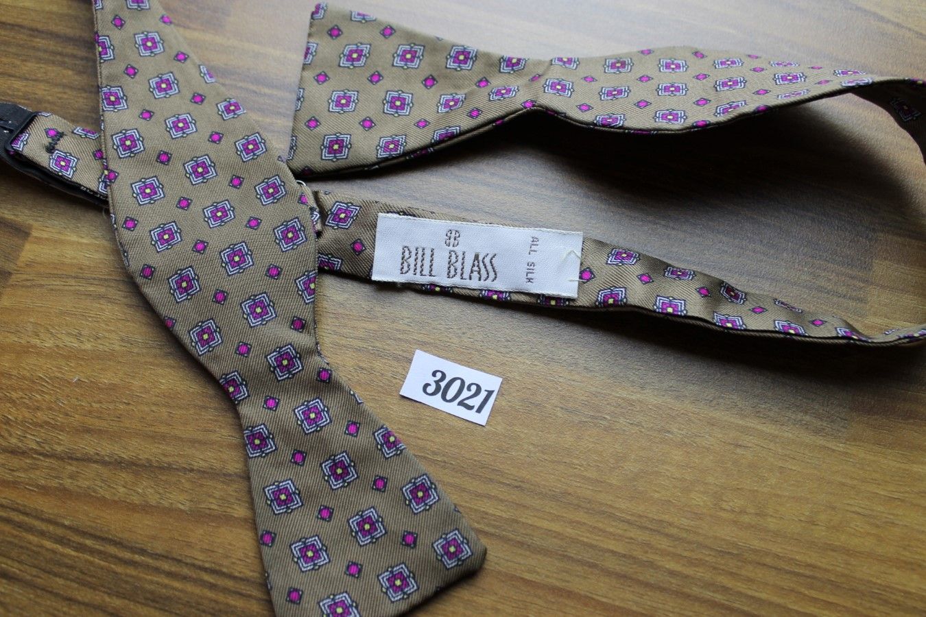 Vintage Bill Blass 100% Silk Self Tie Straight End Thistle Bow Tie Brown Fuchsia Repeat Pattern