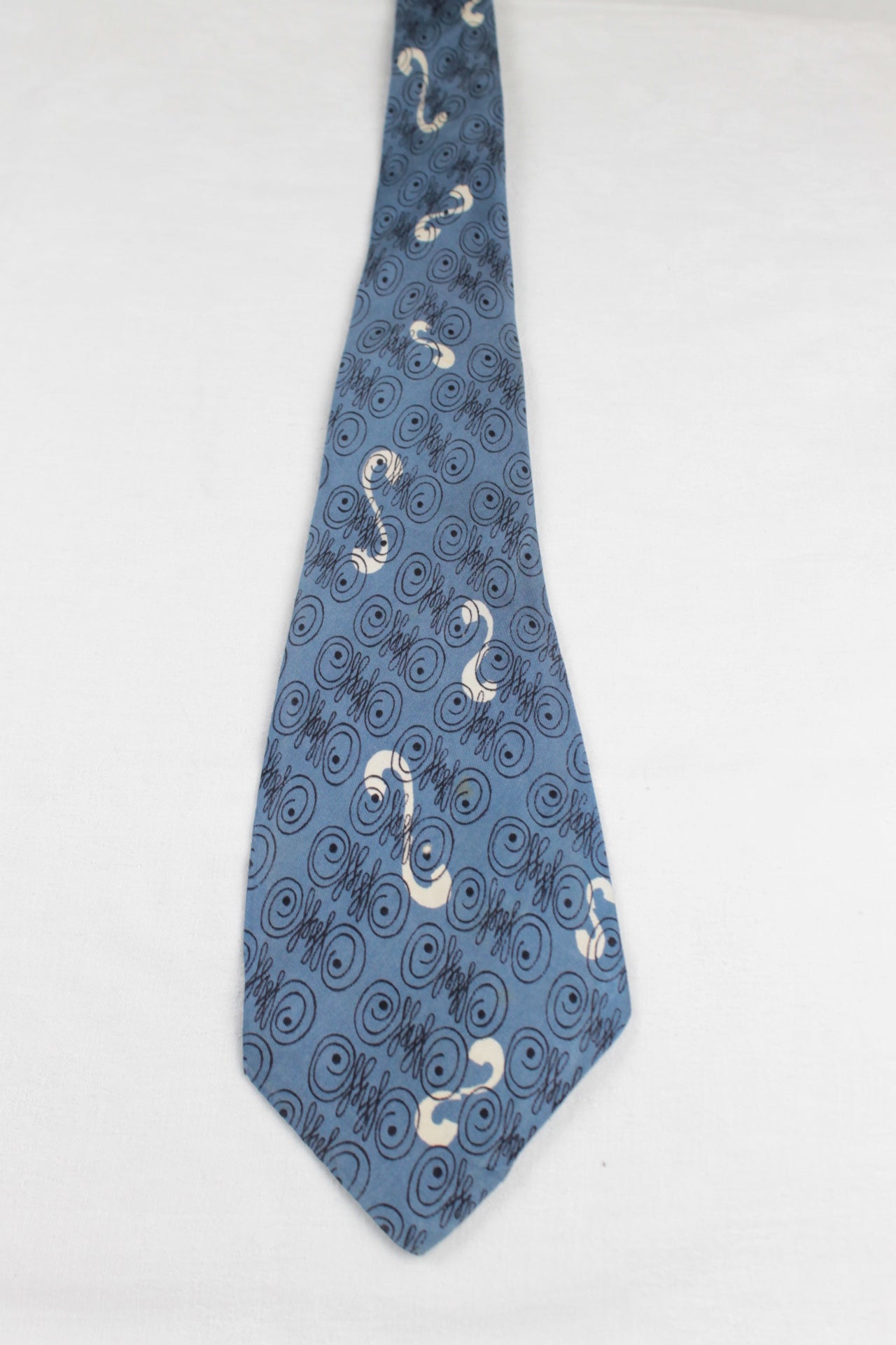 Vintage Blue White swirly reoccurring Pattern Swing Tie 1940s/50s