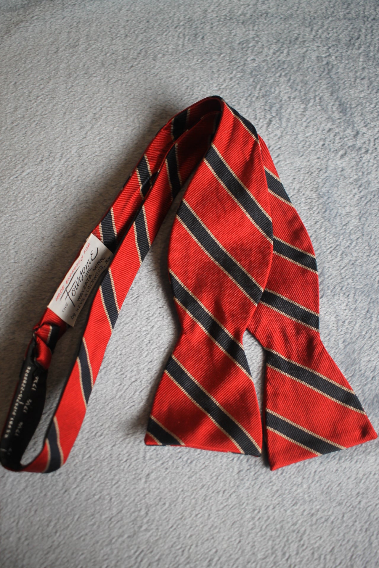 Vintage The Foursome Inc self tie thistle end red blue striped pattern bow tie adjustable