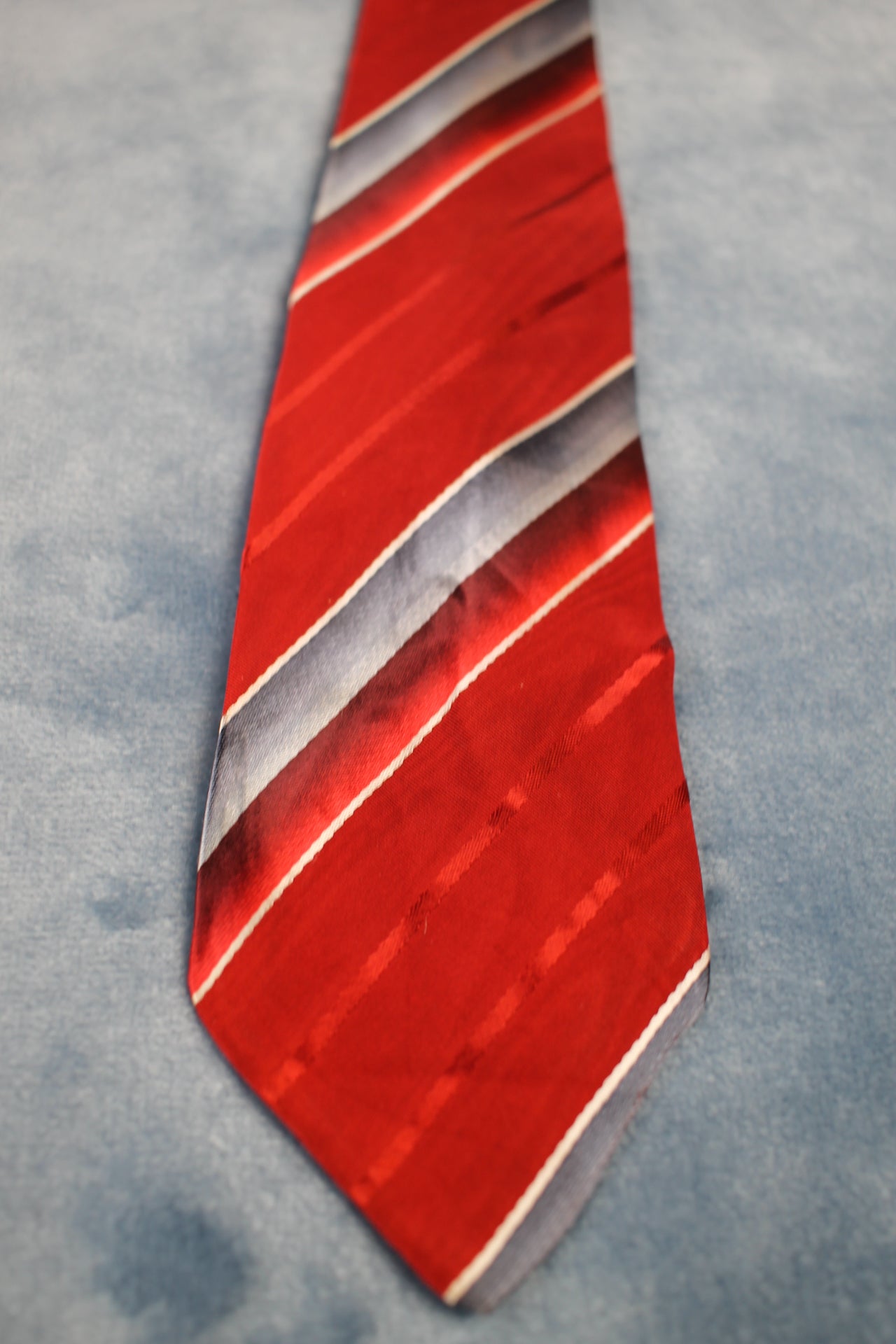 Vintage Red Silver Striped Pattern Swing Tie 1940s/50s