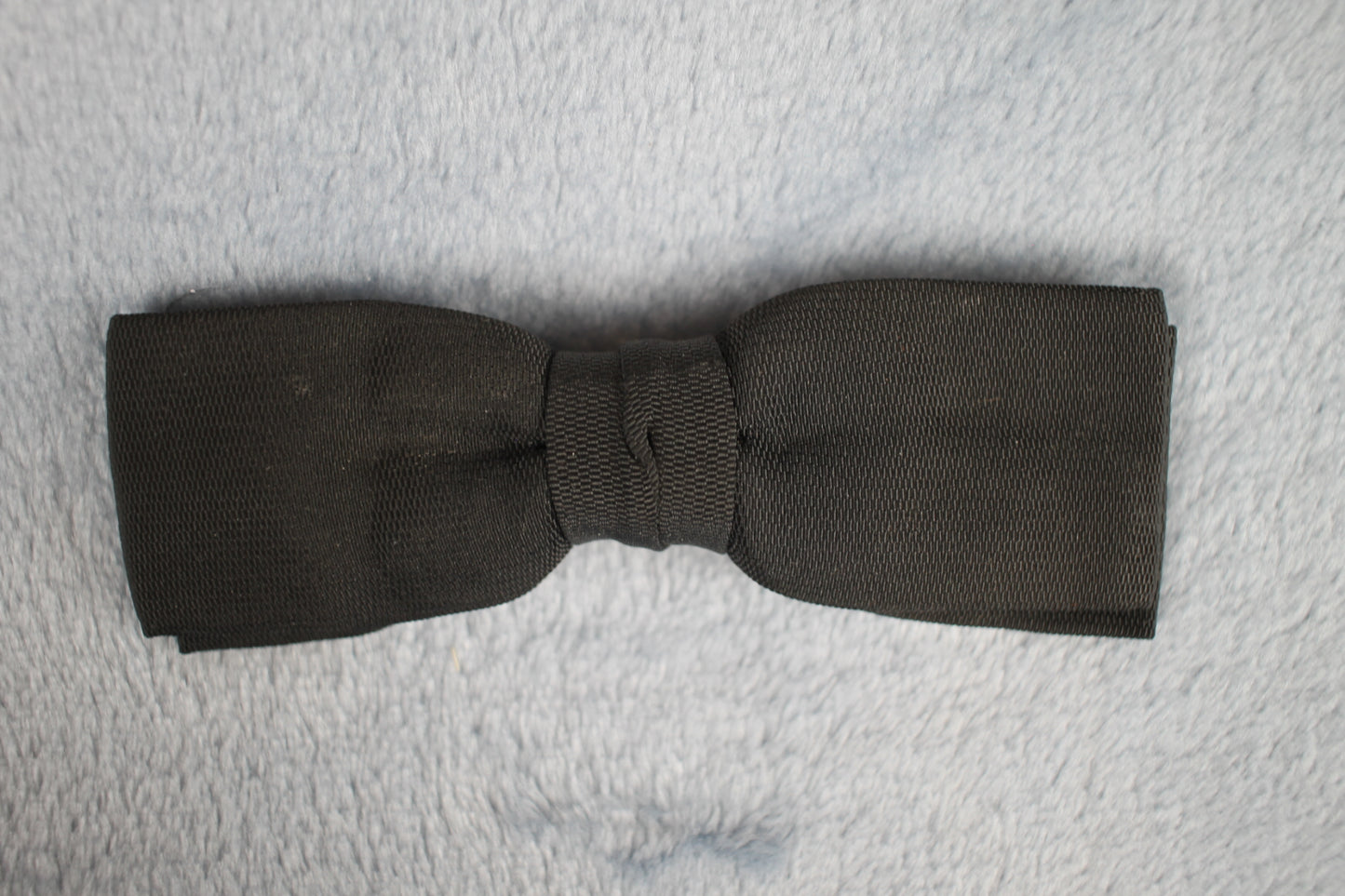 Vintage classic black textured clip on bow tie