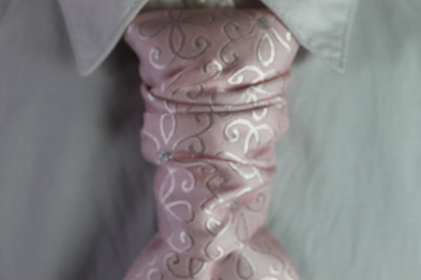 Vintage pre-tied baby pink silver pattern wedding cravat adjustable