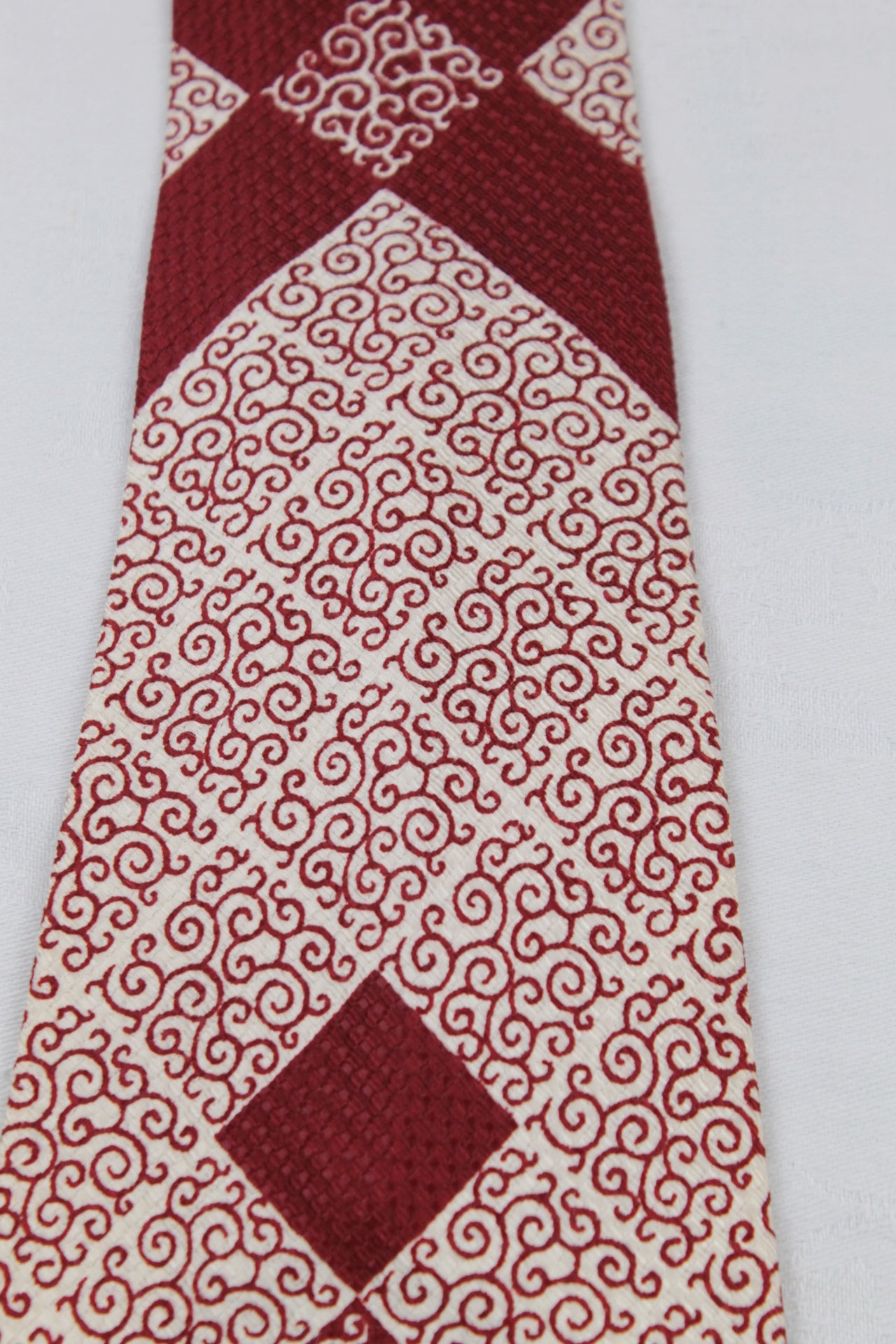Vintage Haband New Jersey Dark Red White Pattern Swing Tie 1940s/50s