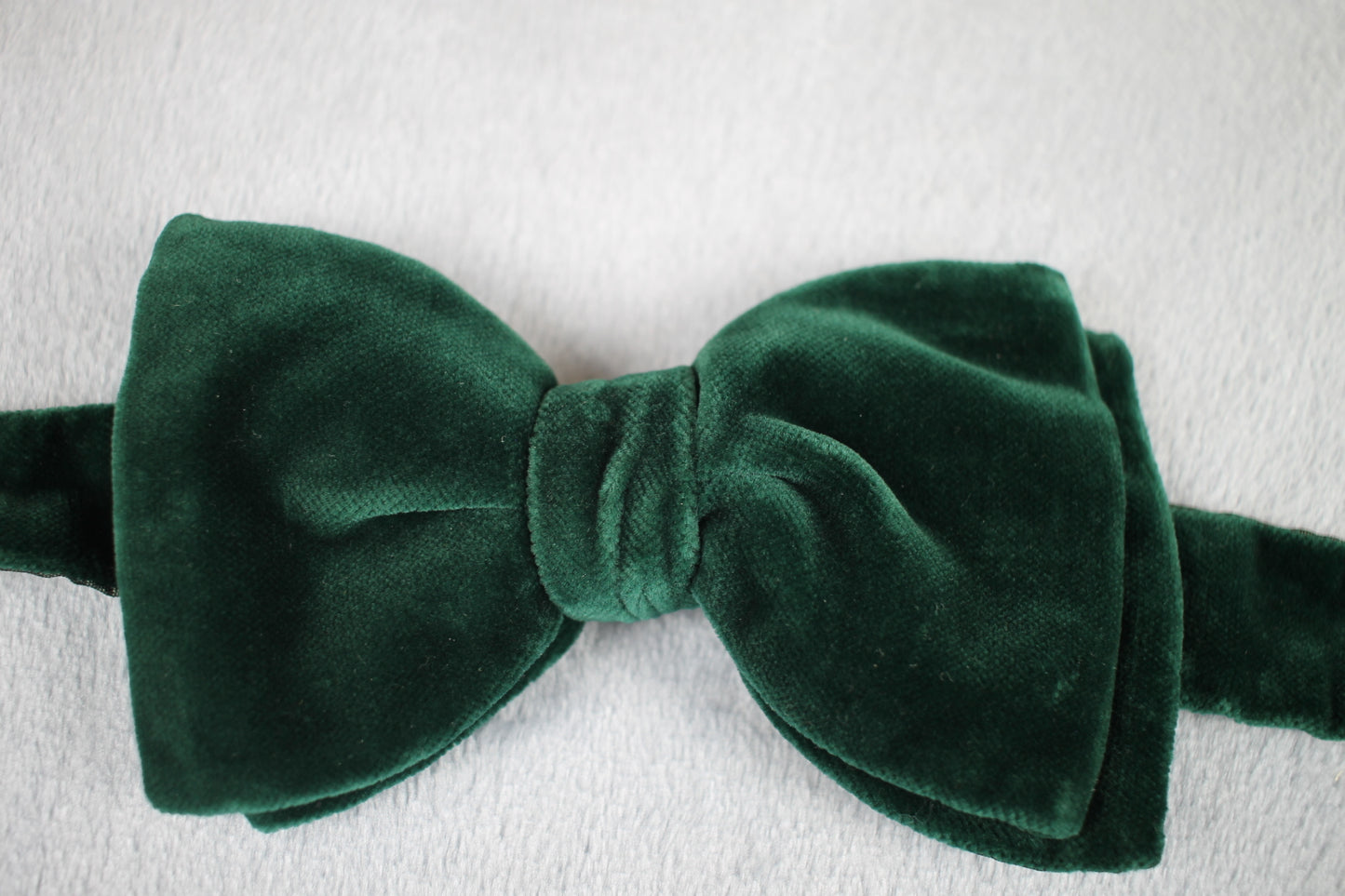 Vintage pre-tied classic green velvet bow tie adjustable