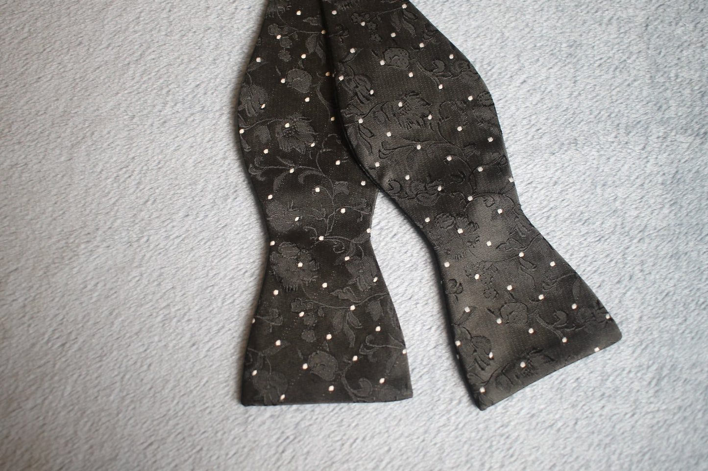 Vintage self tie thistle end 100% silk black jacquard white spots pattern bow tie adjustable