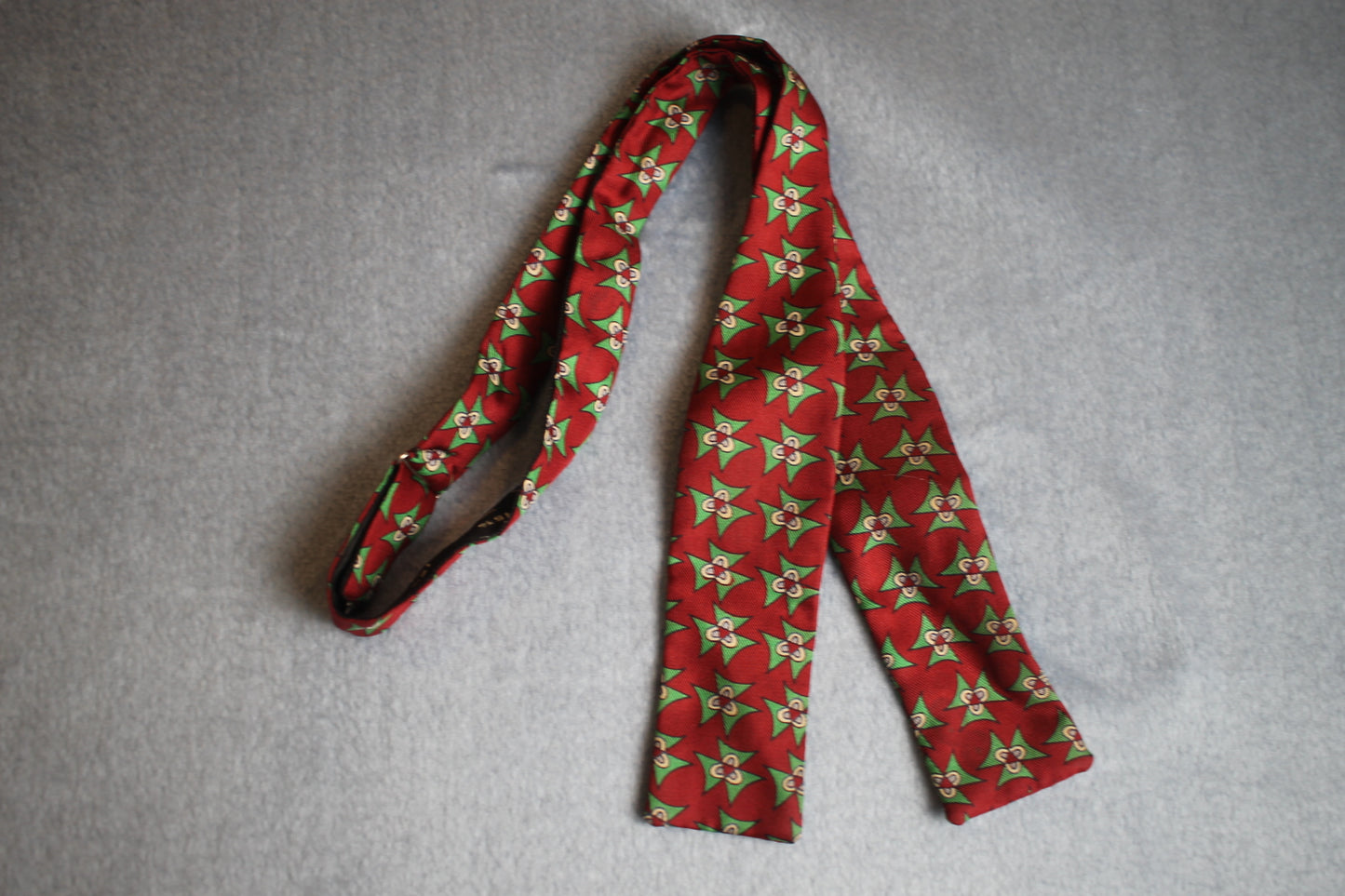 Vintage Invizo self tie paddle end pure dye silk dark red green pattern bow tie adjustable