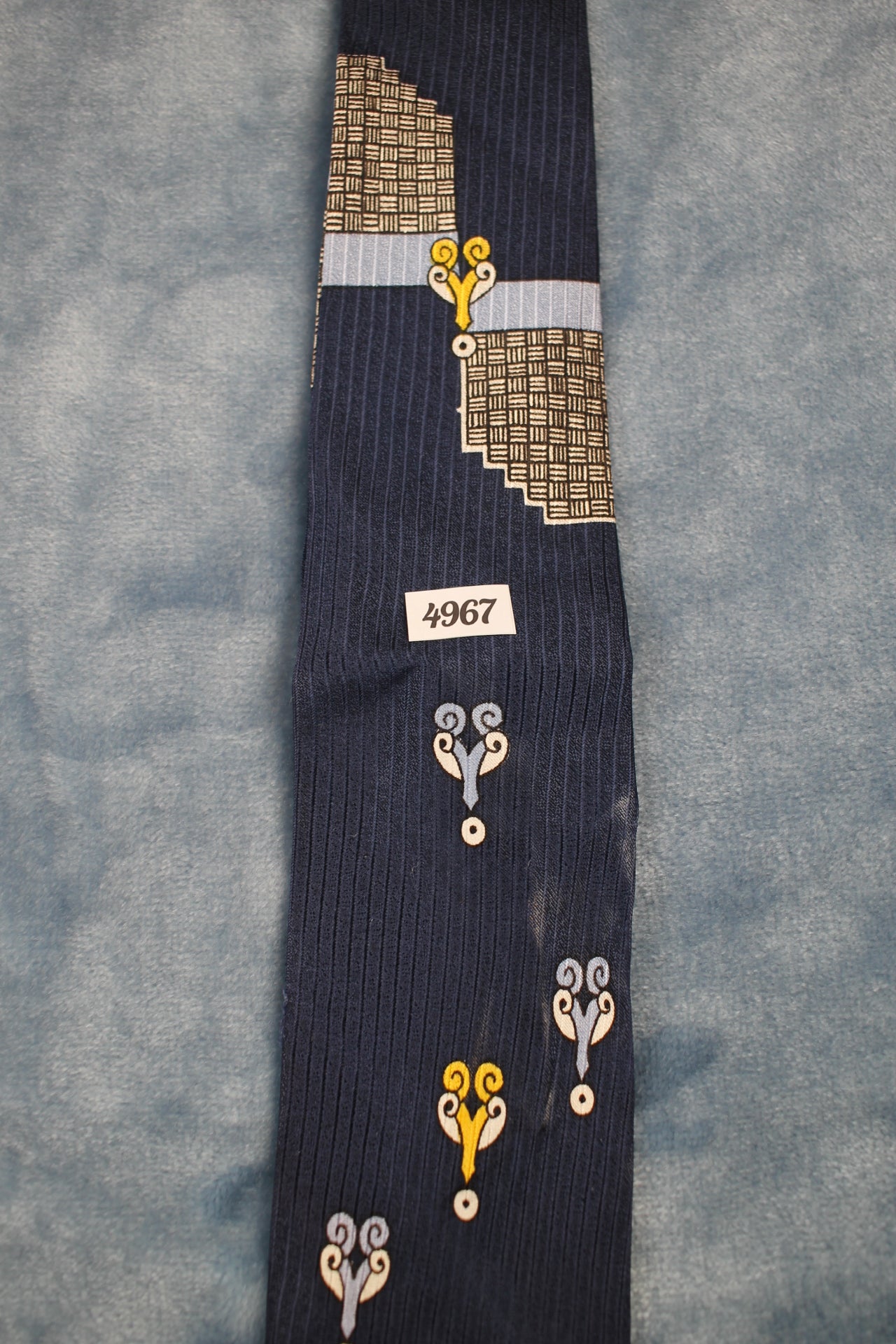 Vintage 1940s/50s navy blue with motifs pattern skinny tie