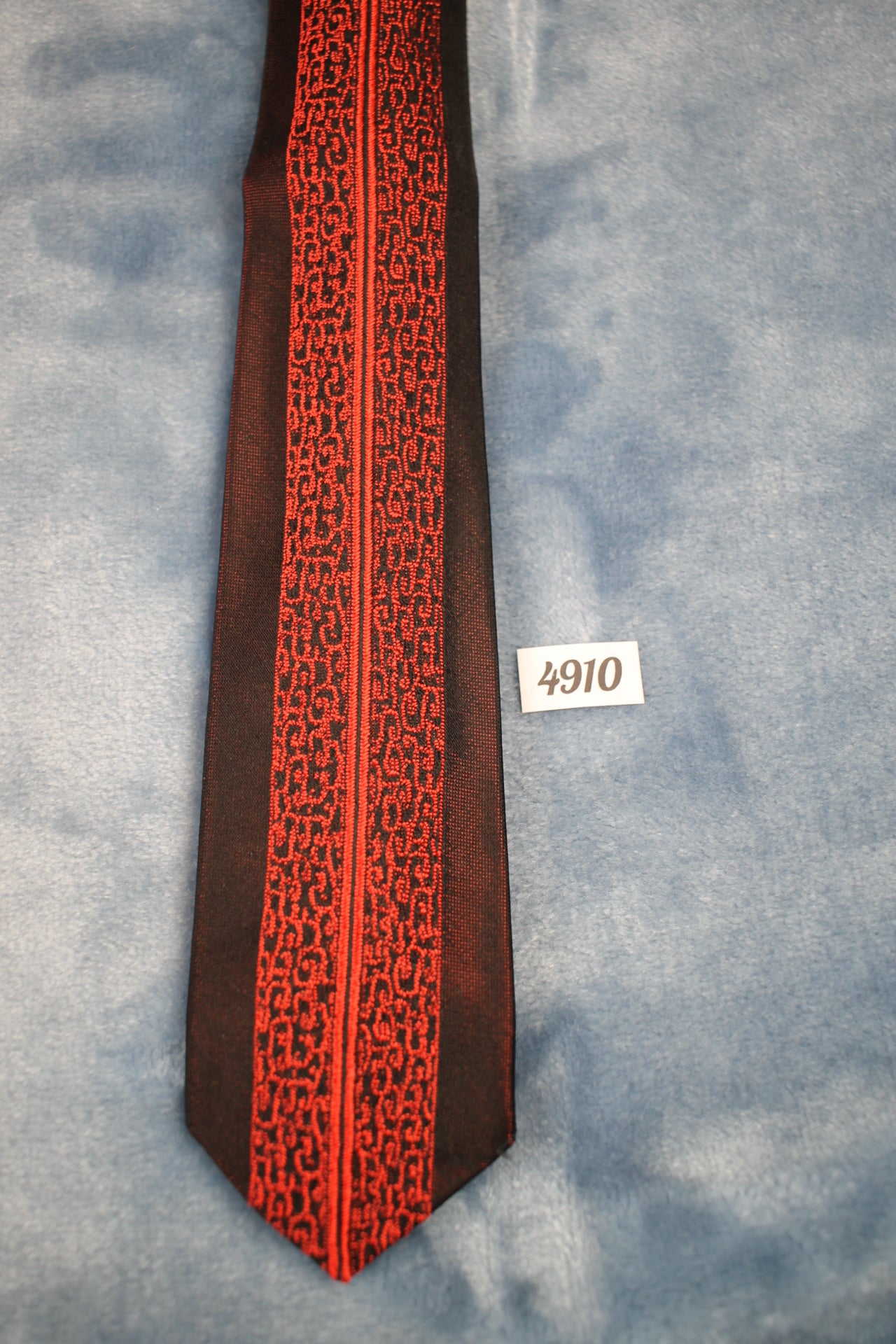 Vintage Wembley Red Black Pattern Skinny Tie with tags 1940s/50s