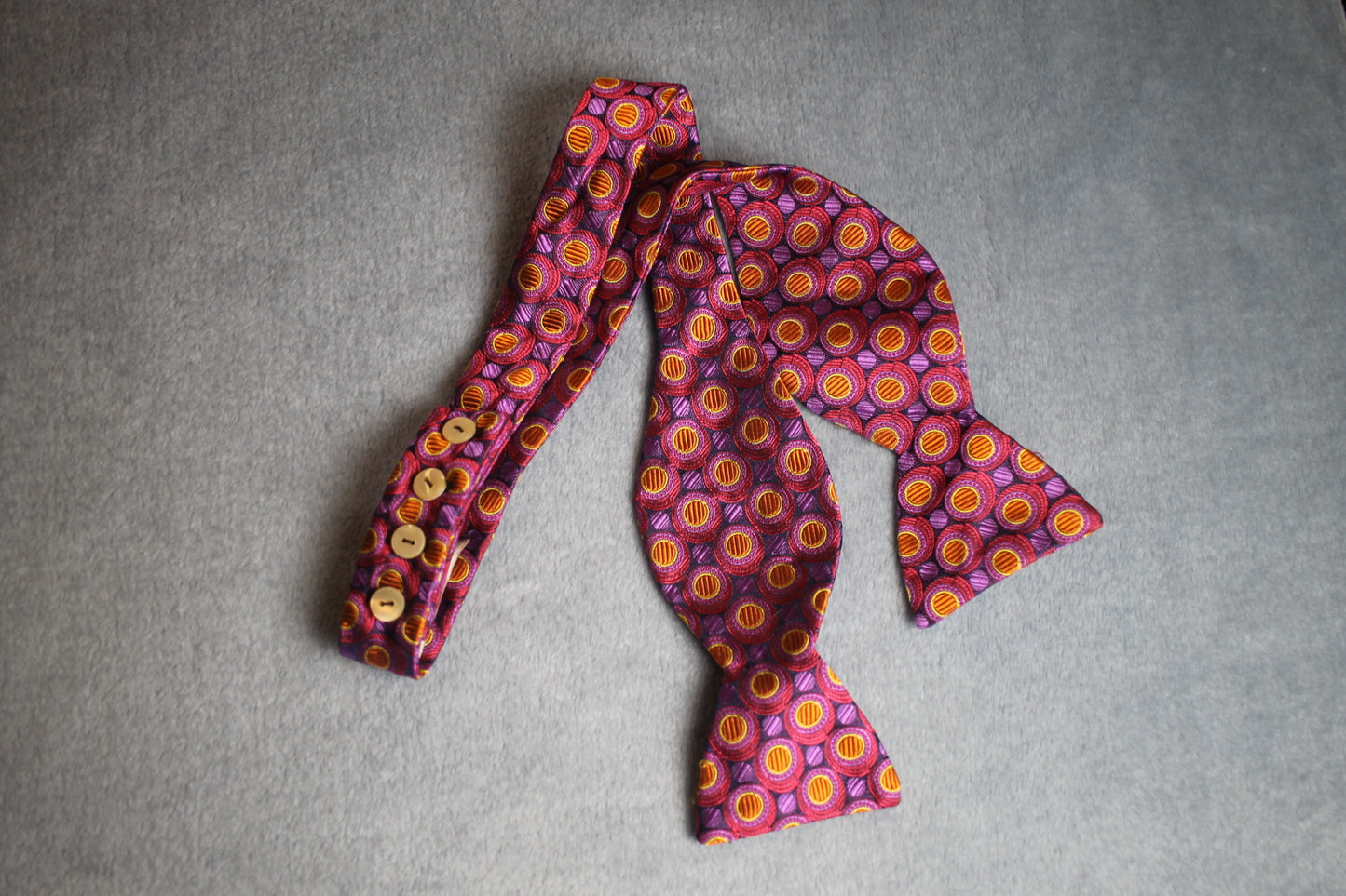 Vintage Garrot & Gibbs self tie thistle end pure silk pink orange purple circles pattern bow tie adjustable