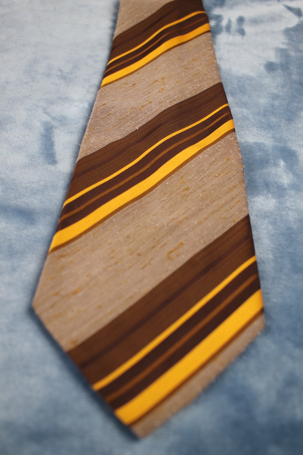 Vintage HG Distinctive Measure1950s/60s 2 tone brown yellow striped kipper tie