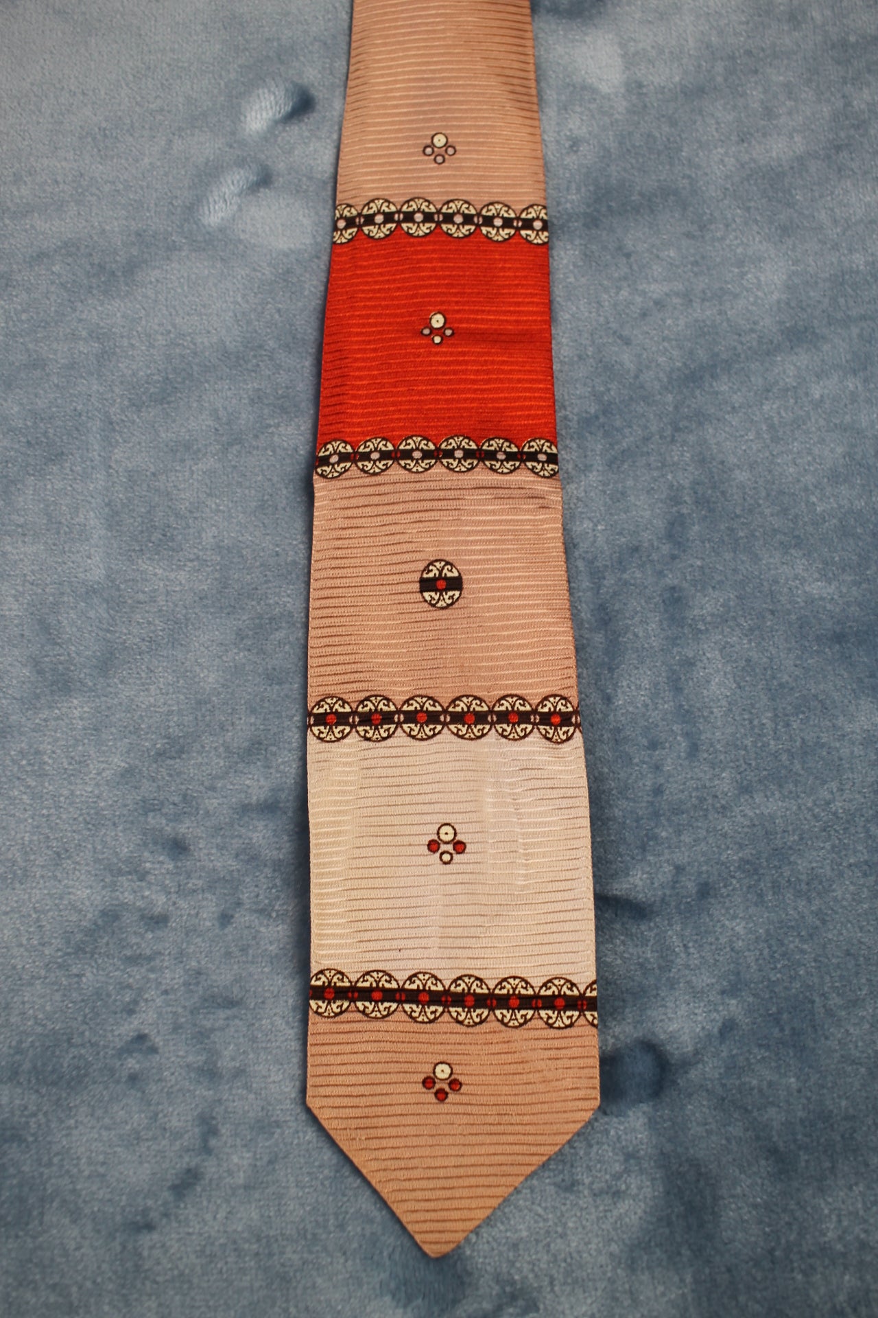 Vintage 1940s/50s pink ivory motifs pattern skinny tie