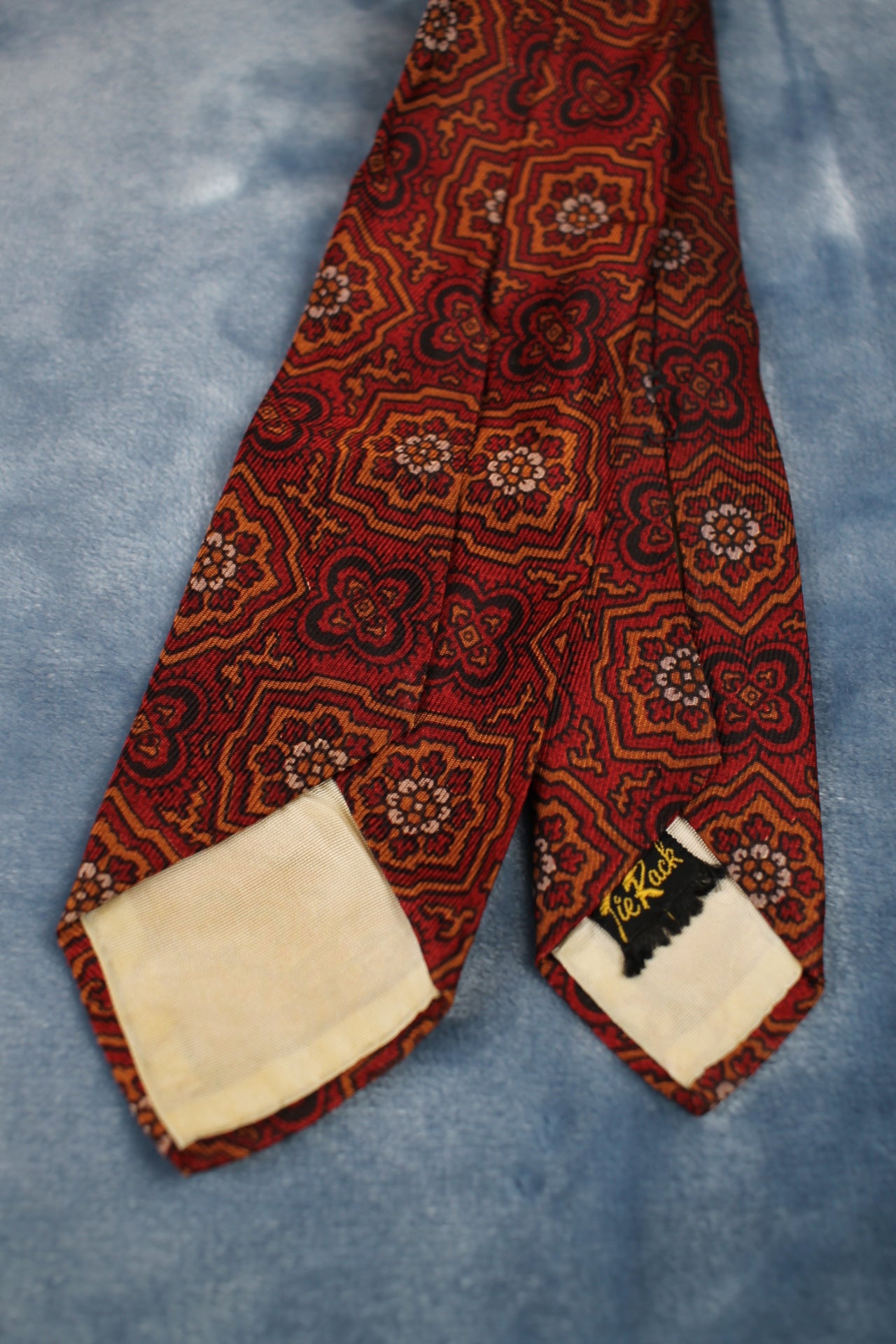 Vintage Tie Rack 1940s/50s red brown black pattern tie