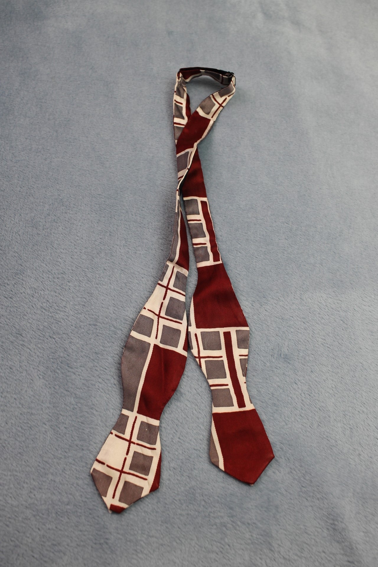 Vintage self tie arrow end red white grey pattern bow tie adjustable