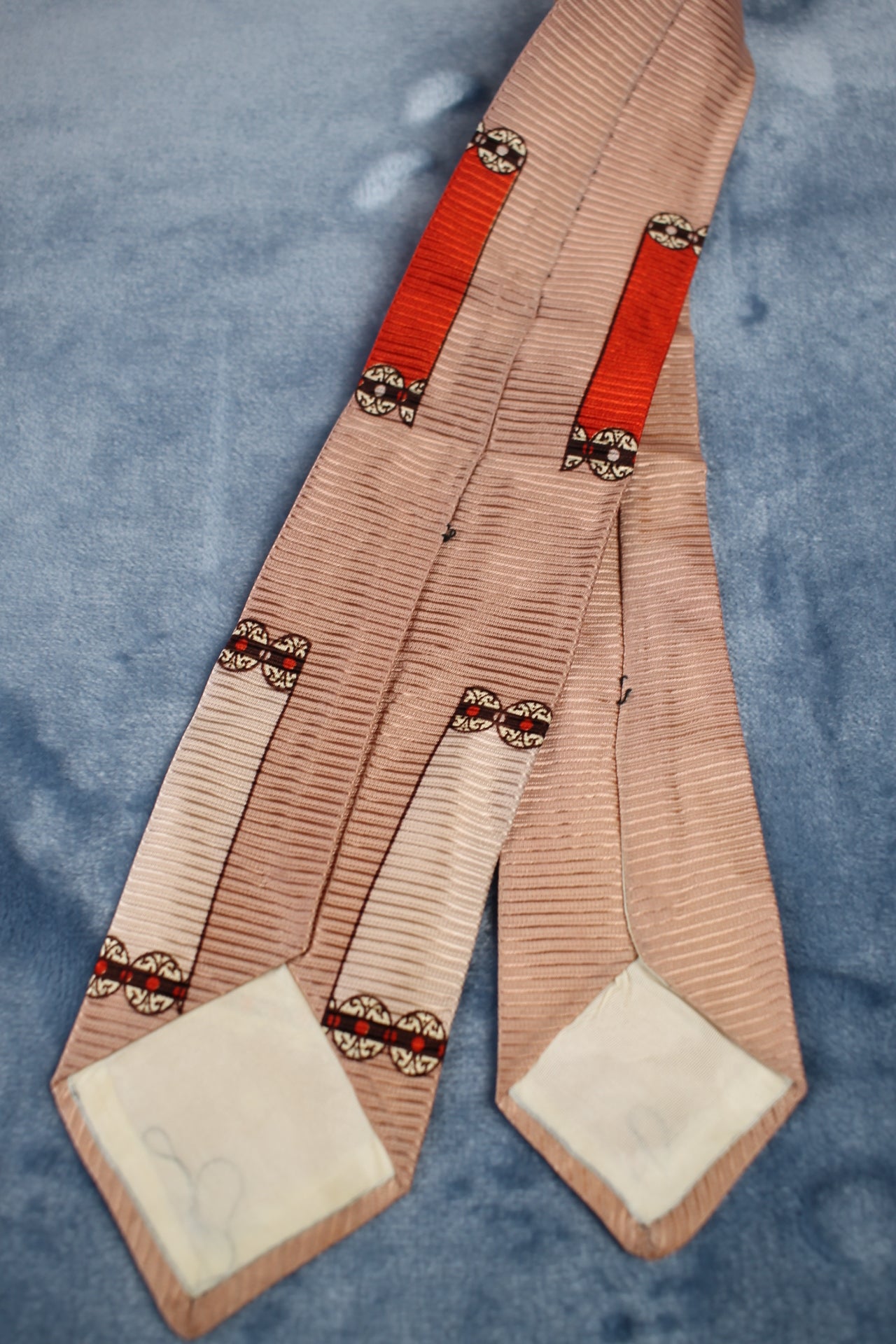 Vintage 1940s/50s pink ivory motifs pattern skinny tie